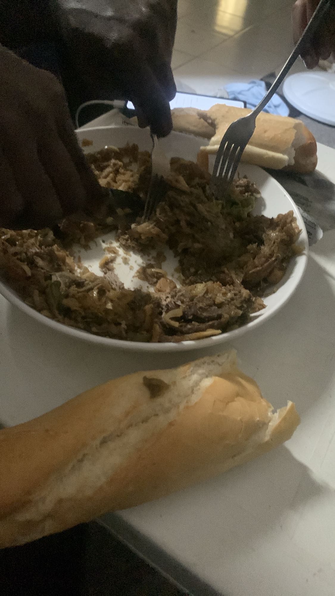 Viande épicée avec pain