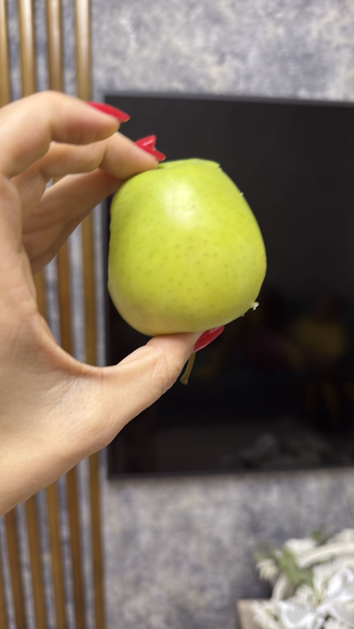 Зелёное яблоко