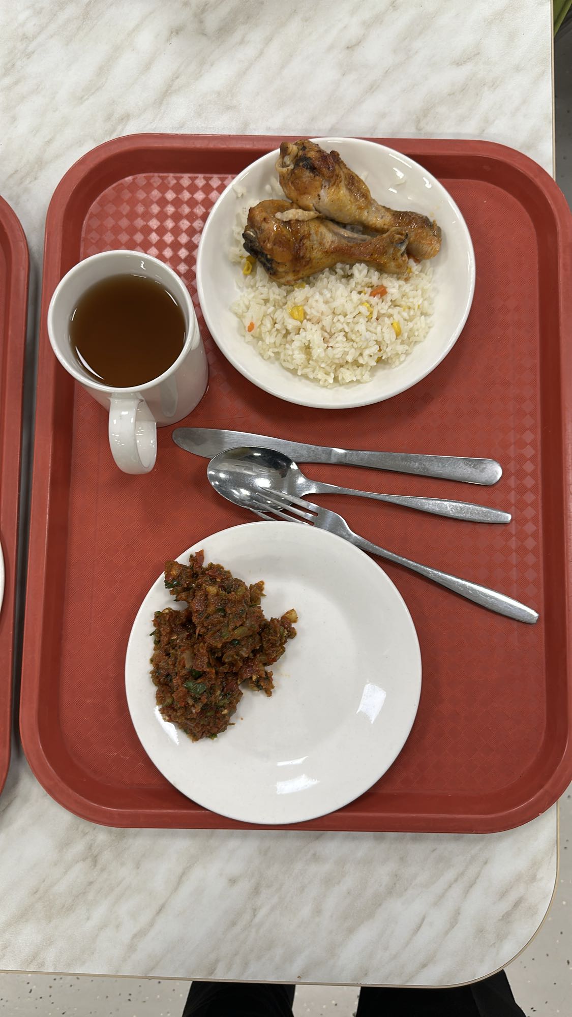Pollo con arroz y guiso
