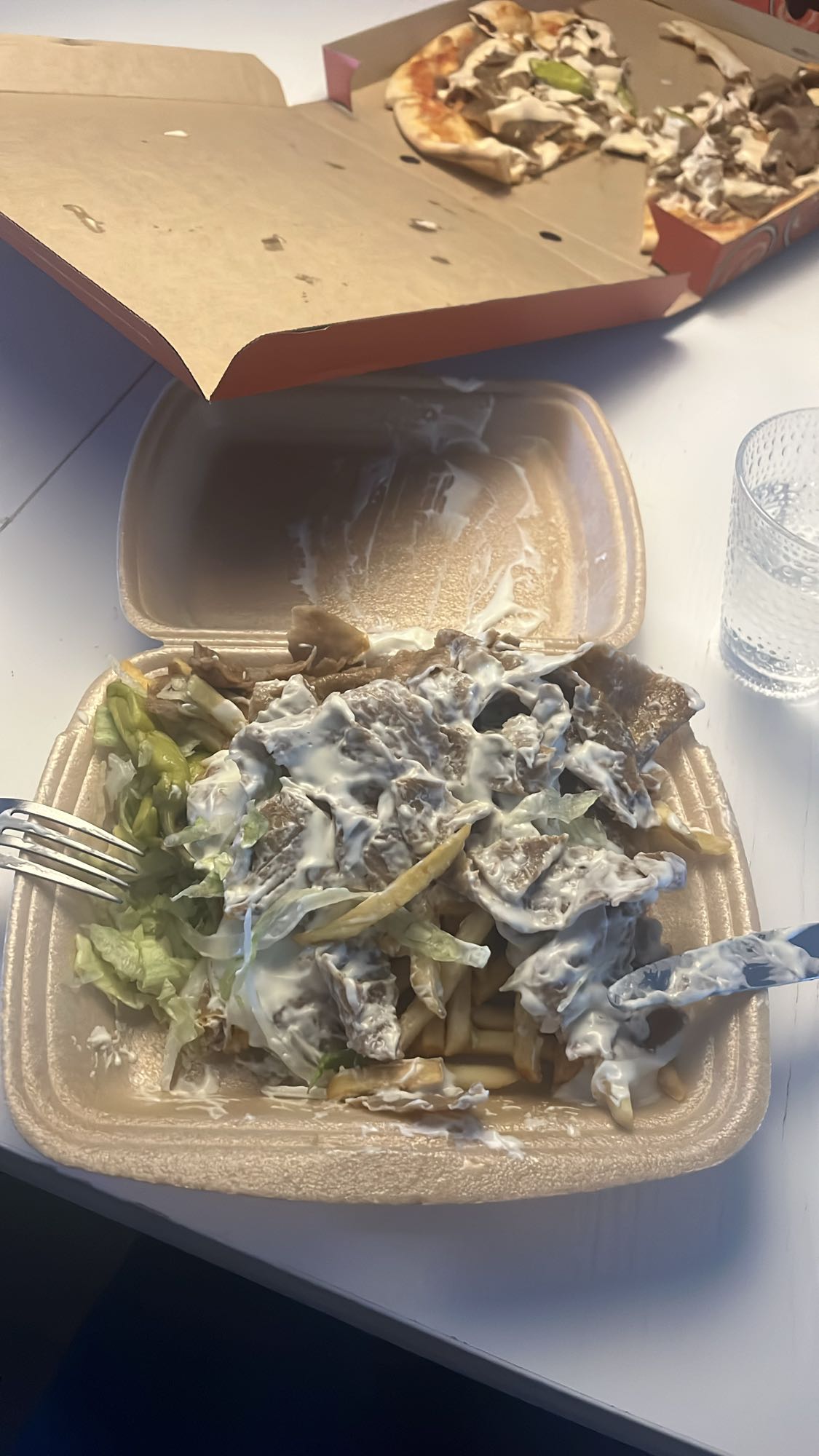 Kebabtallrik med sås