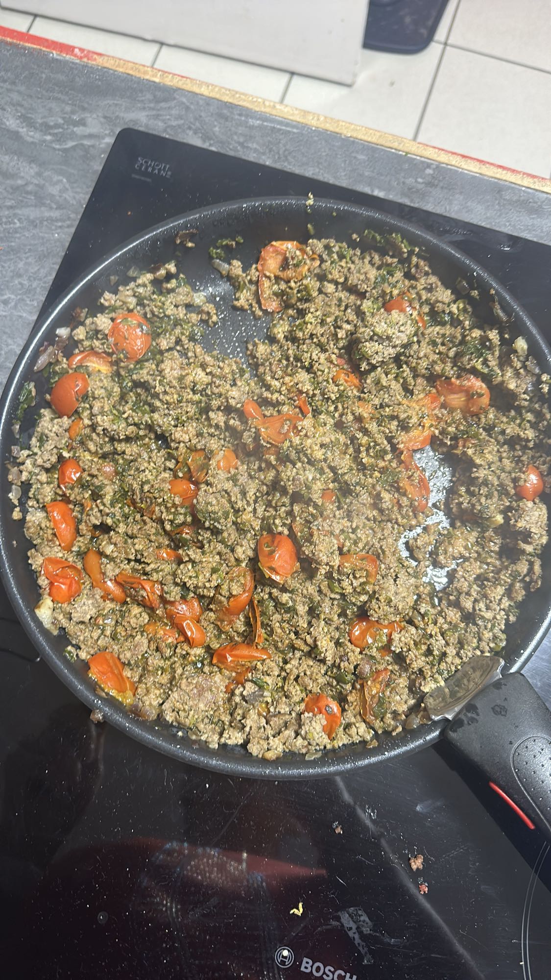 Boeuf haché aux tomates