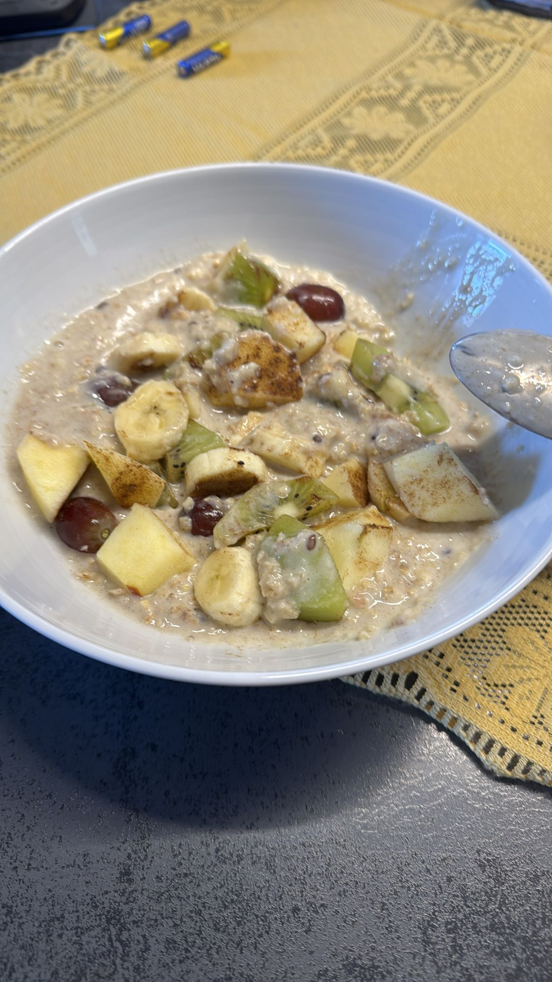 Fruchtiges Haferfrühstück