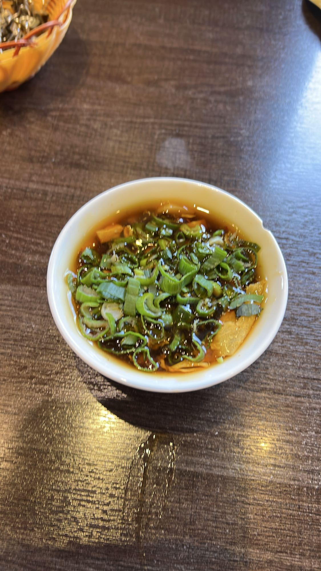 Brühe mit Frühlingszwiebeln