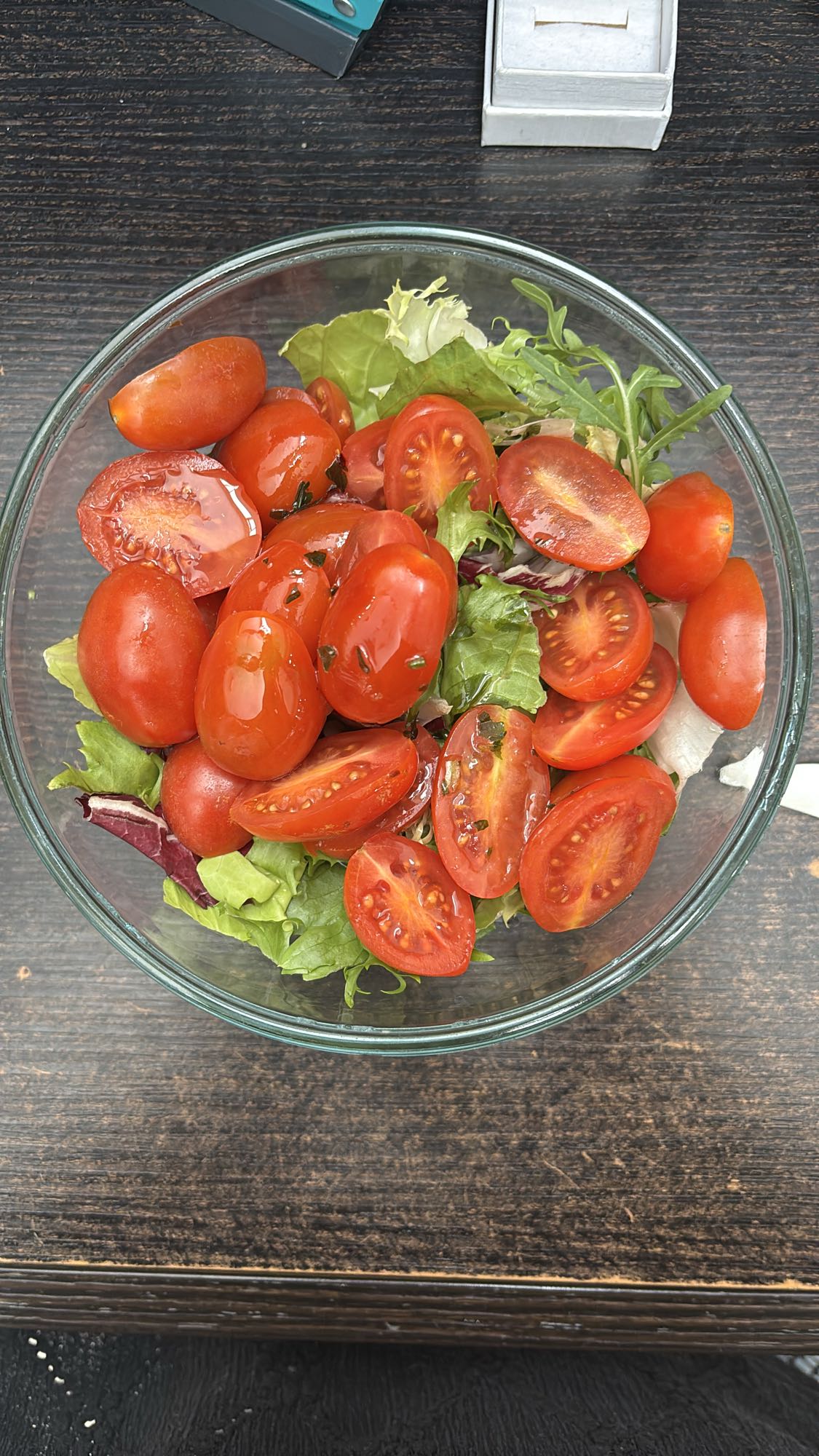Sałatka z pomidorami