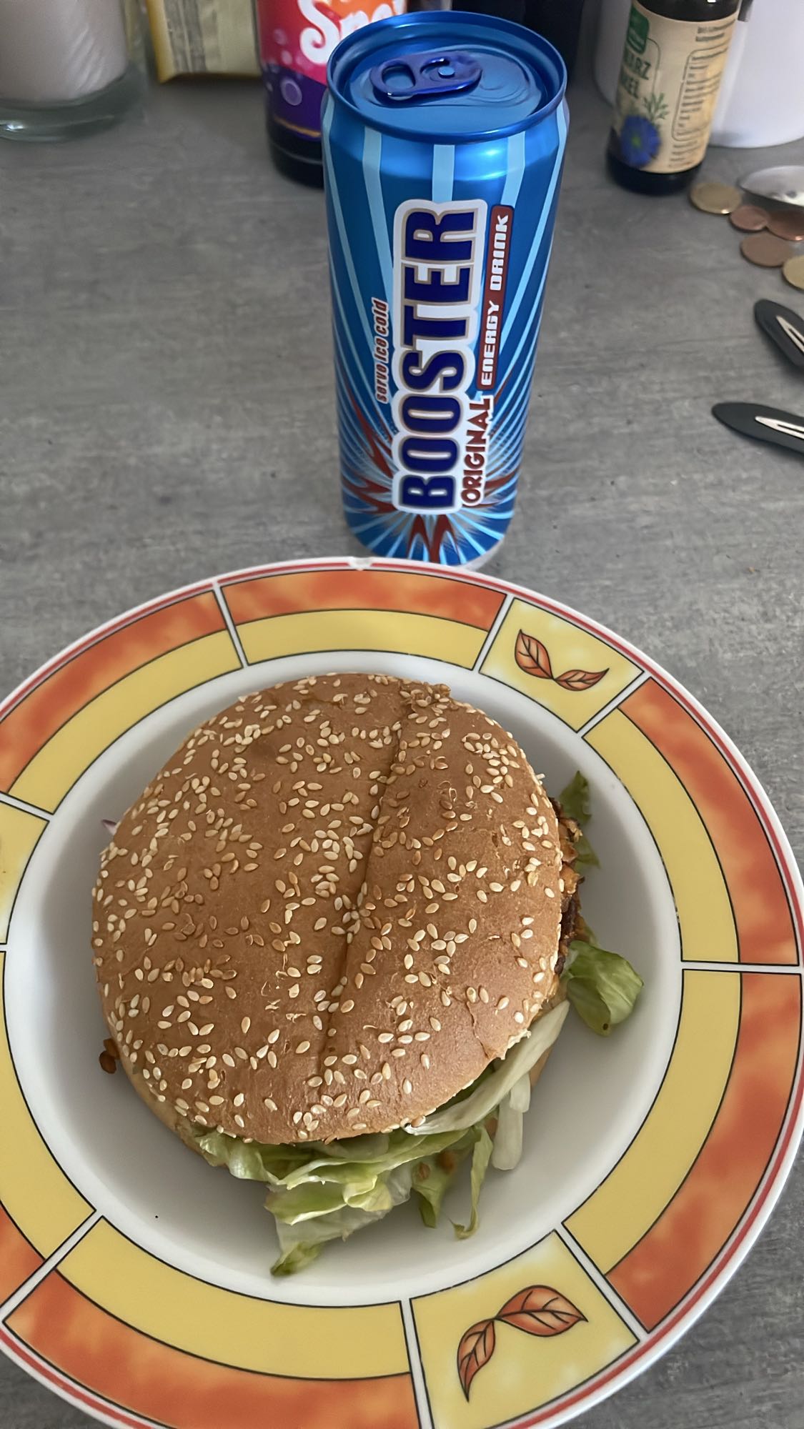 Burger mit Energydrink