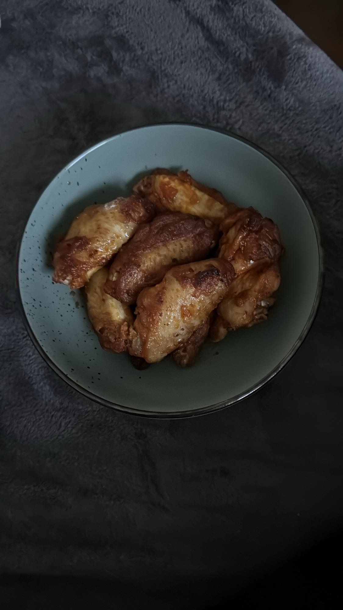 Gebratene Hähnchenflügel