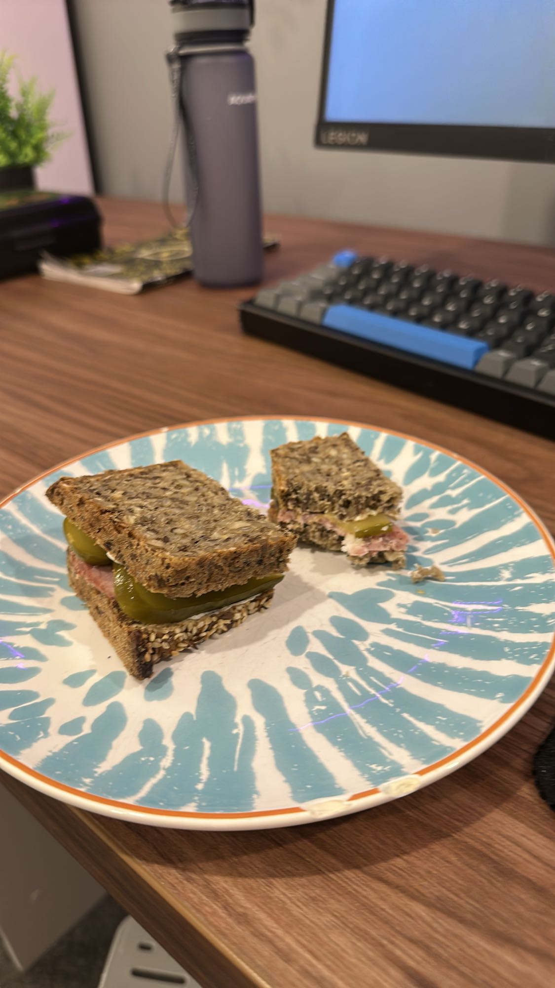 Kanapka z żytnim chlebem