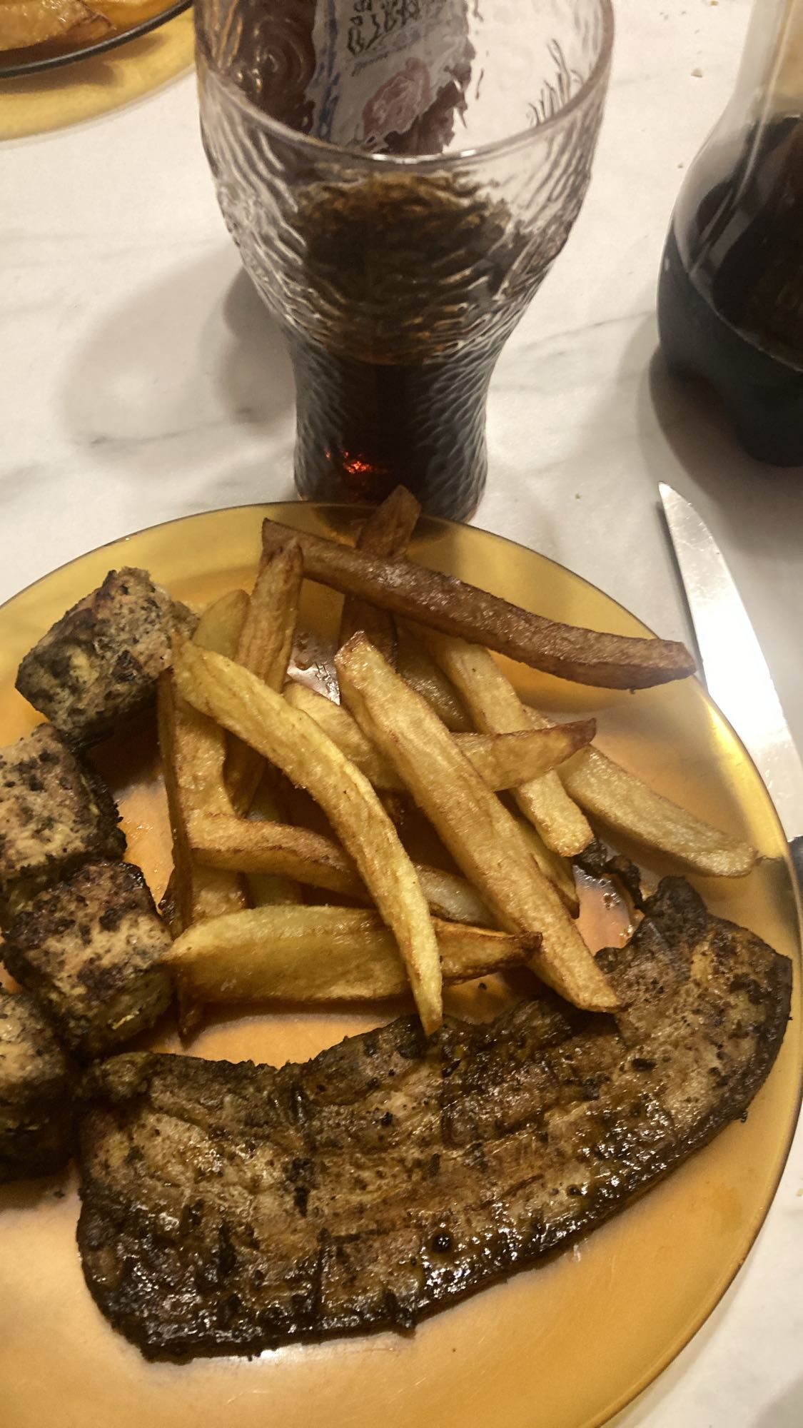 Côte grillée et frites