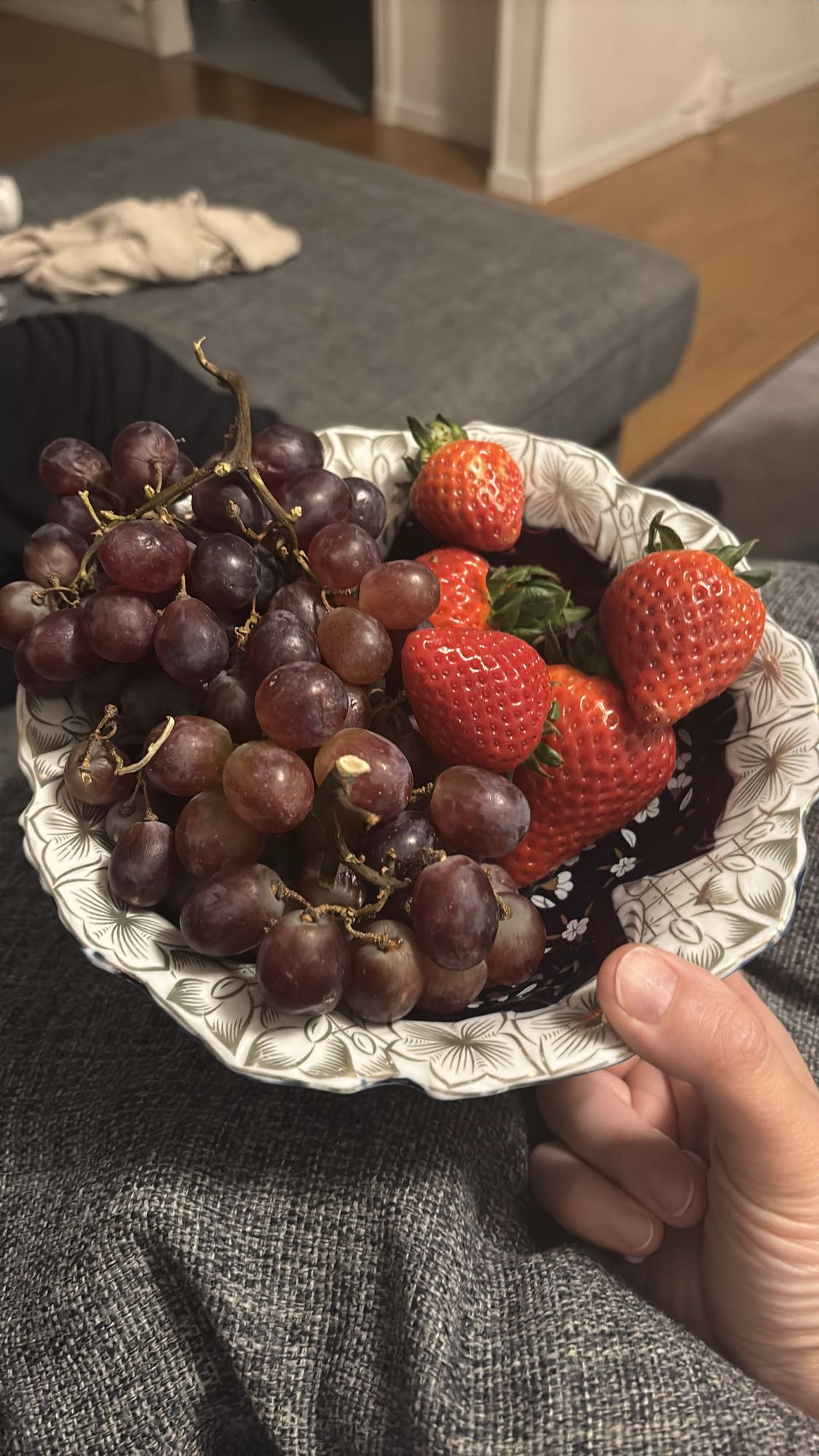 Jordgubbar och druvor