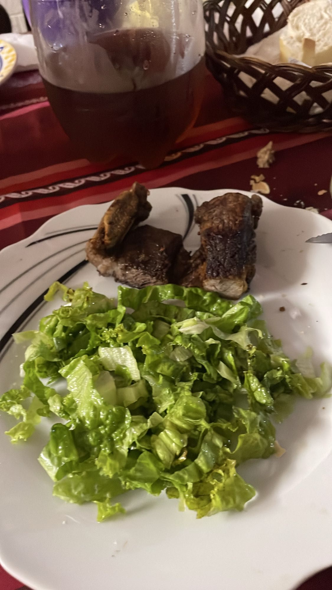 Costillas con ensalada