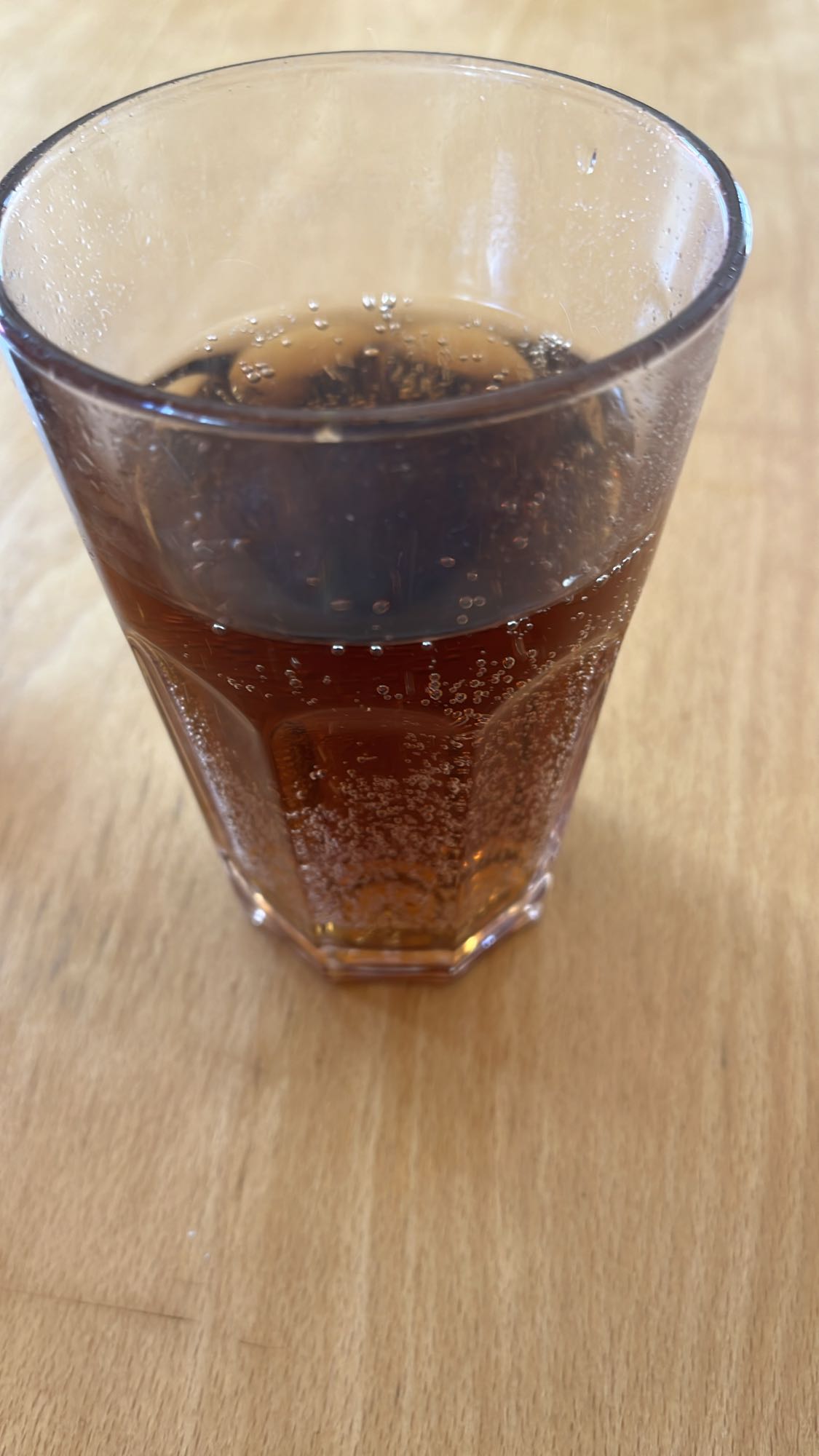 Kohlensäurehaltige Cola