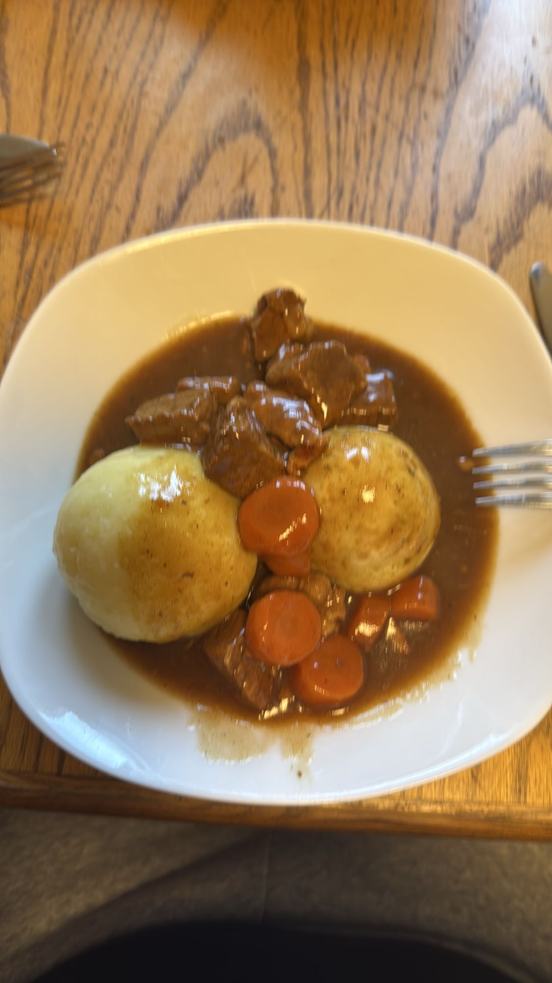 Rindergulasch mit Klößen