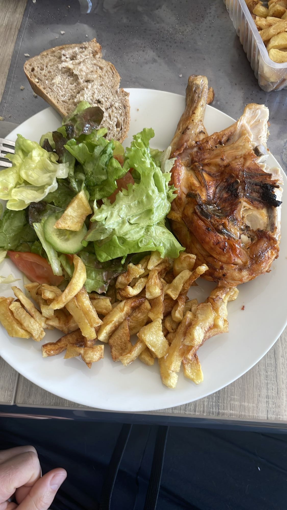 Poulet frites salade