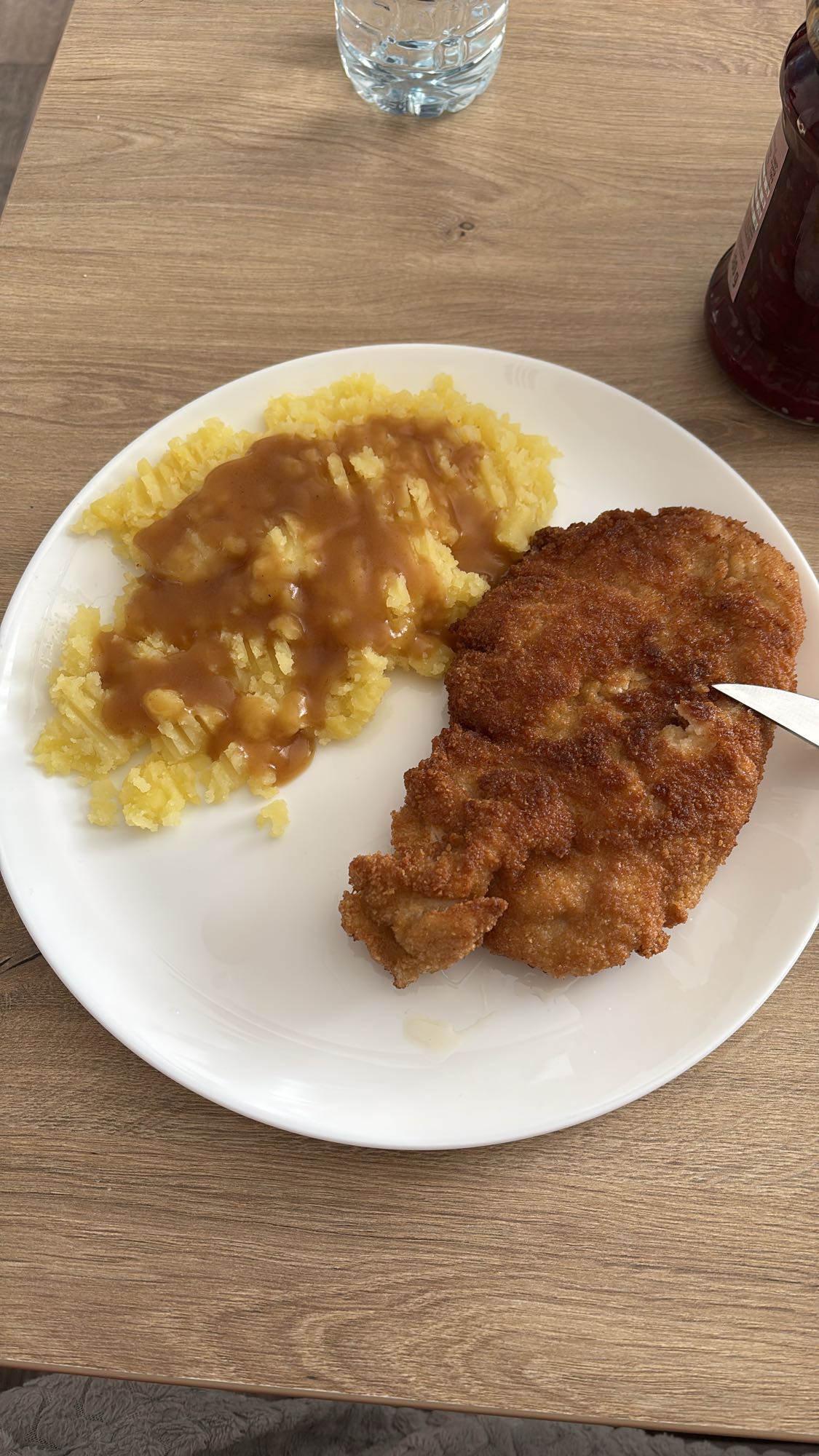 Schnitzel with mashed potatoes