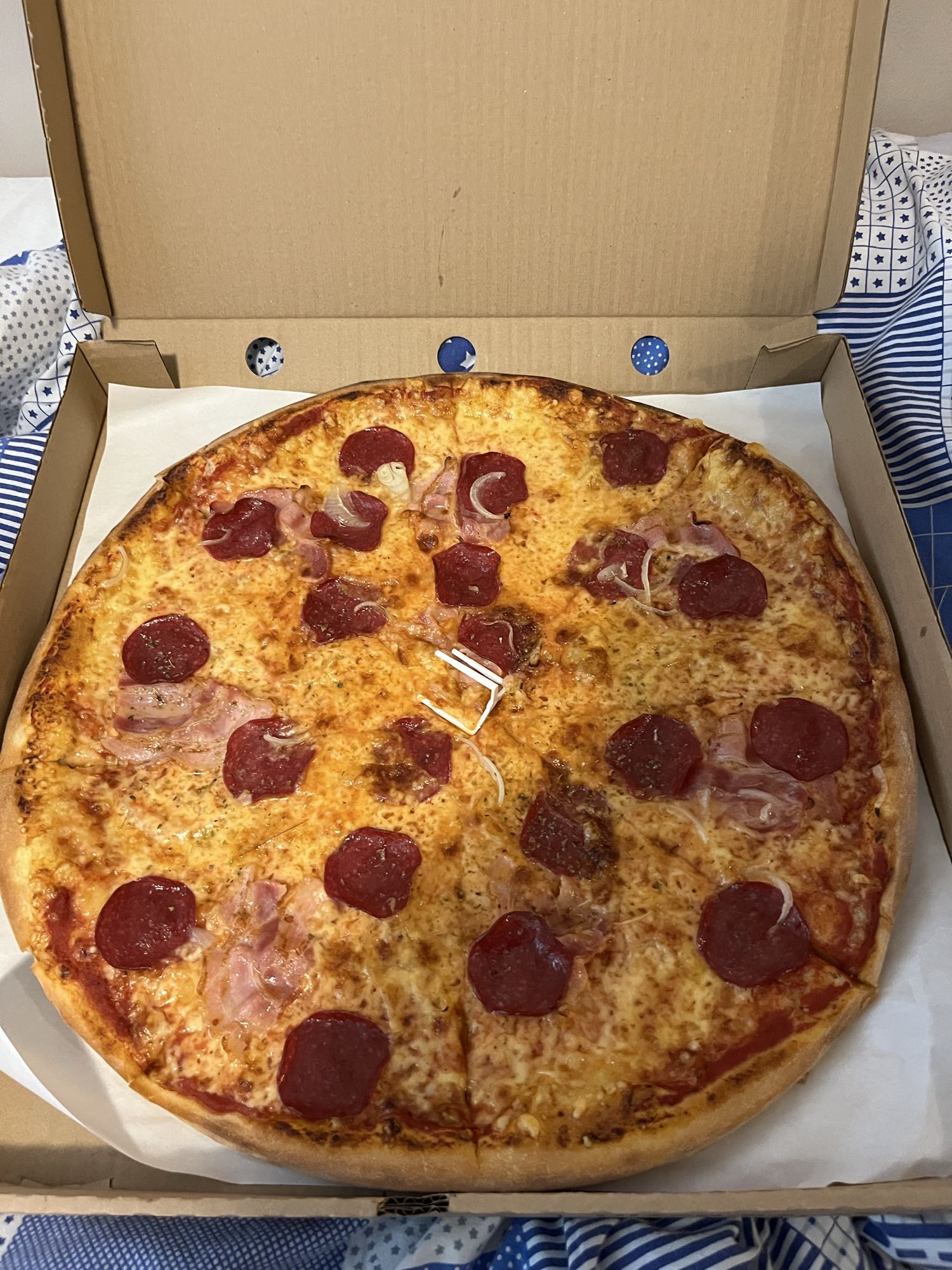 Pizza pepperoni z serem