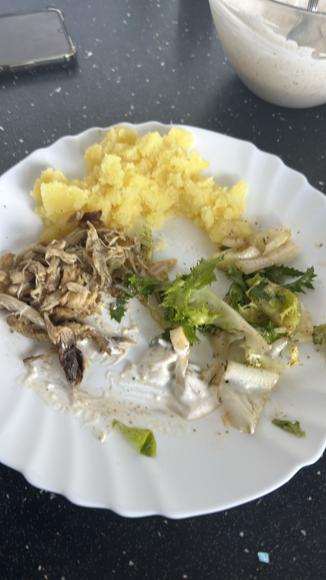 Ziemniaki z kurczakiem i sałatą