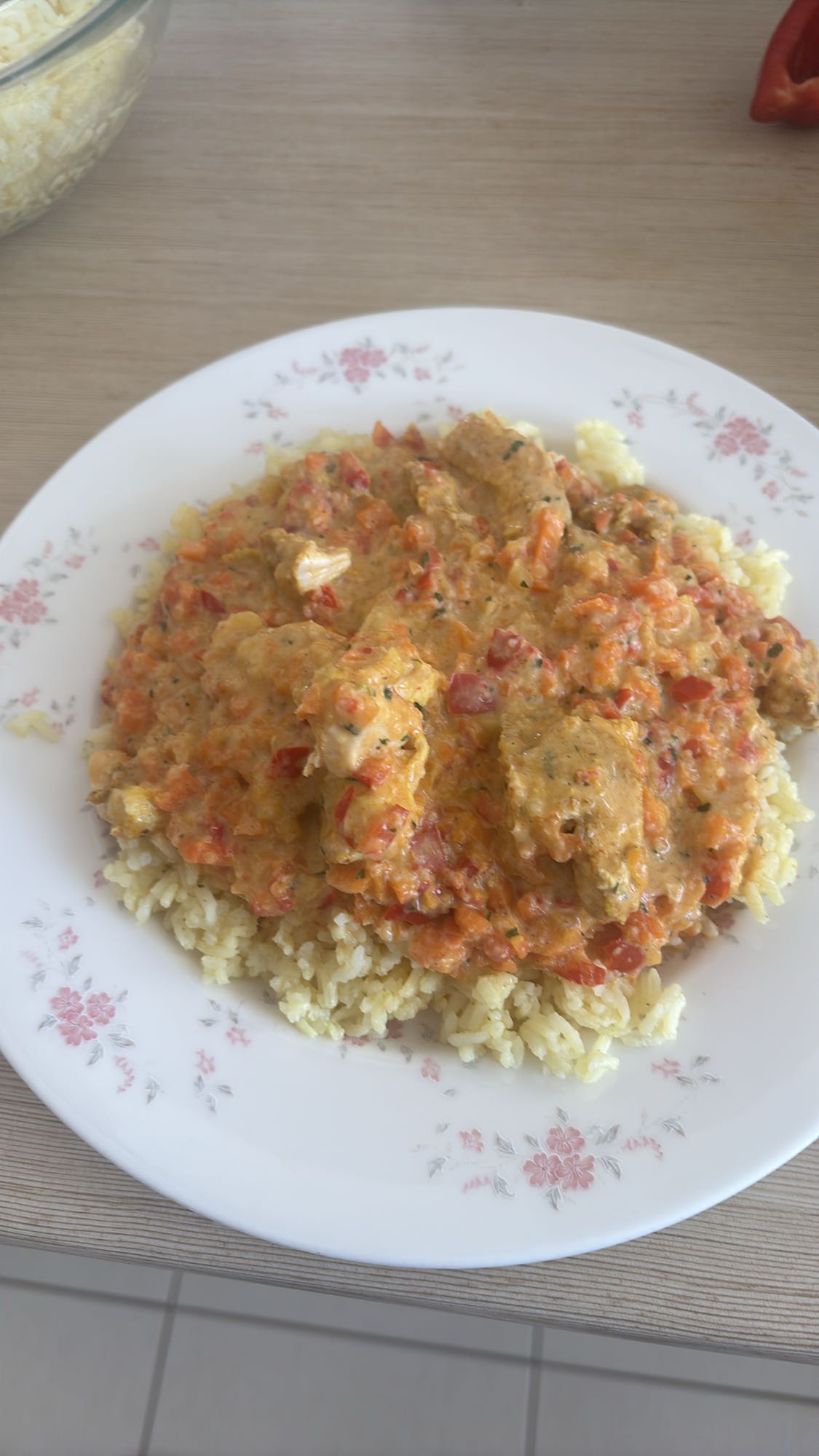 Kurczak w sosie z ryżem