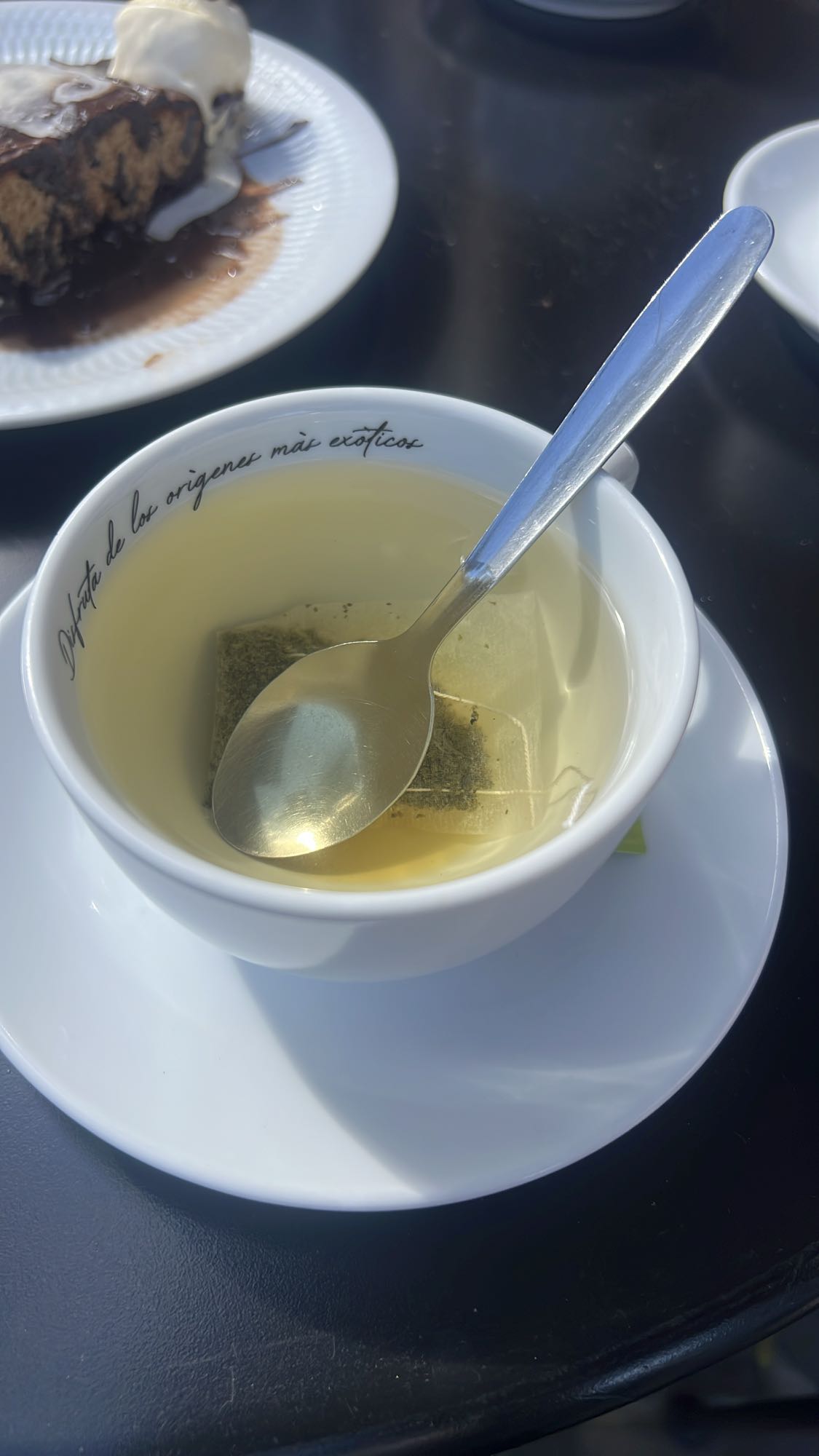 Té verde con postre
