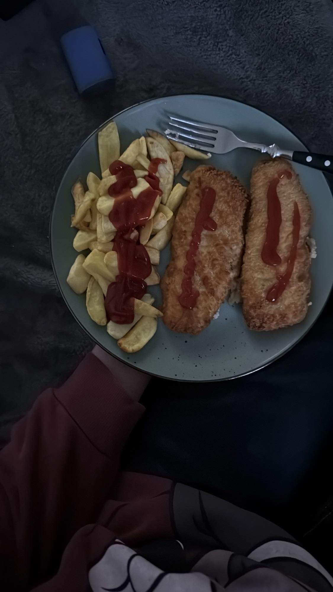 Fischstäbchen mit Pommes