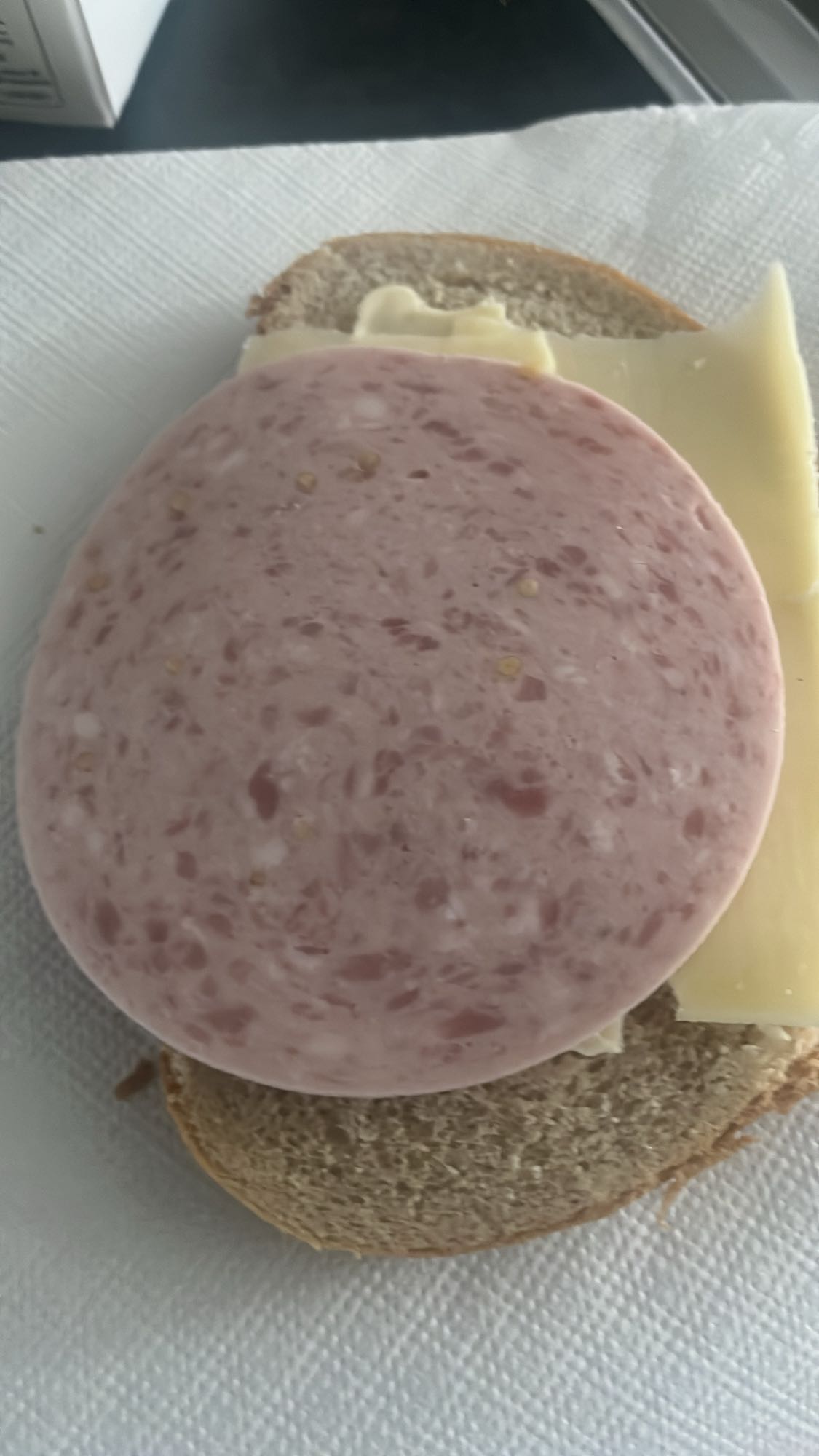 Smörgås med ost och korv