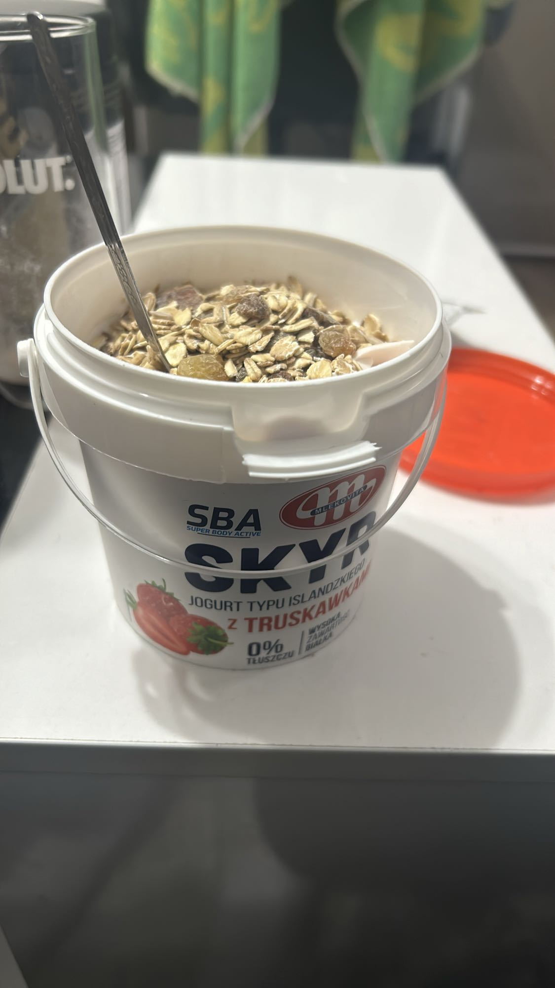Strawberry Skyr Muesli