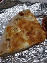Rebanada de pizza de queso