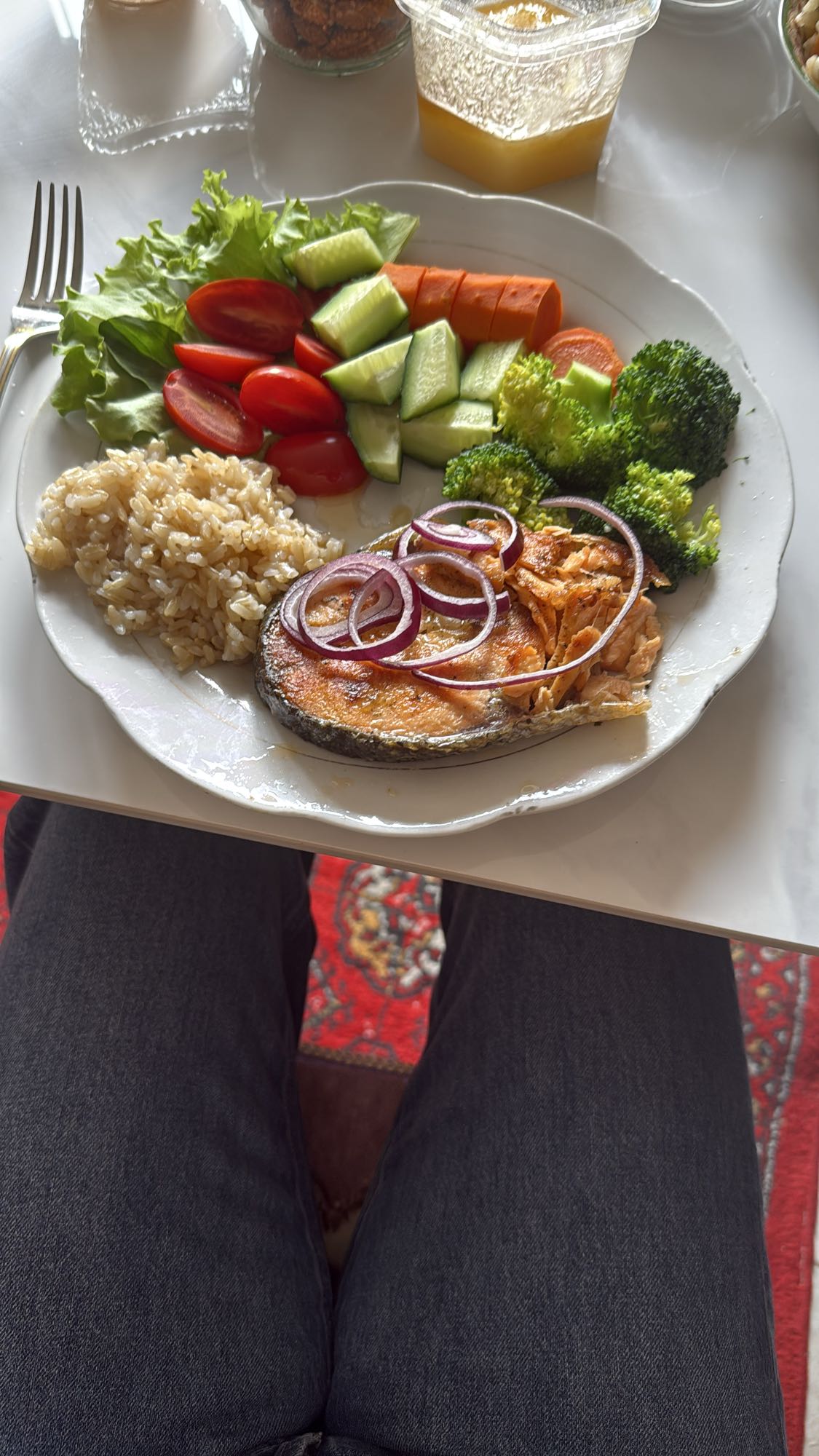 Лосось с овощами