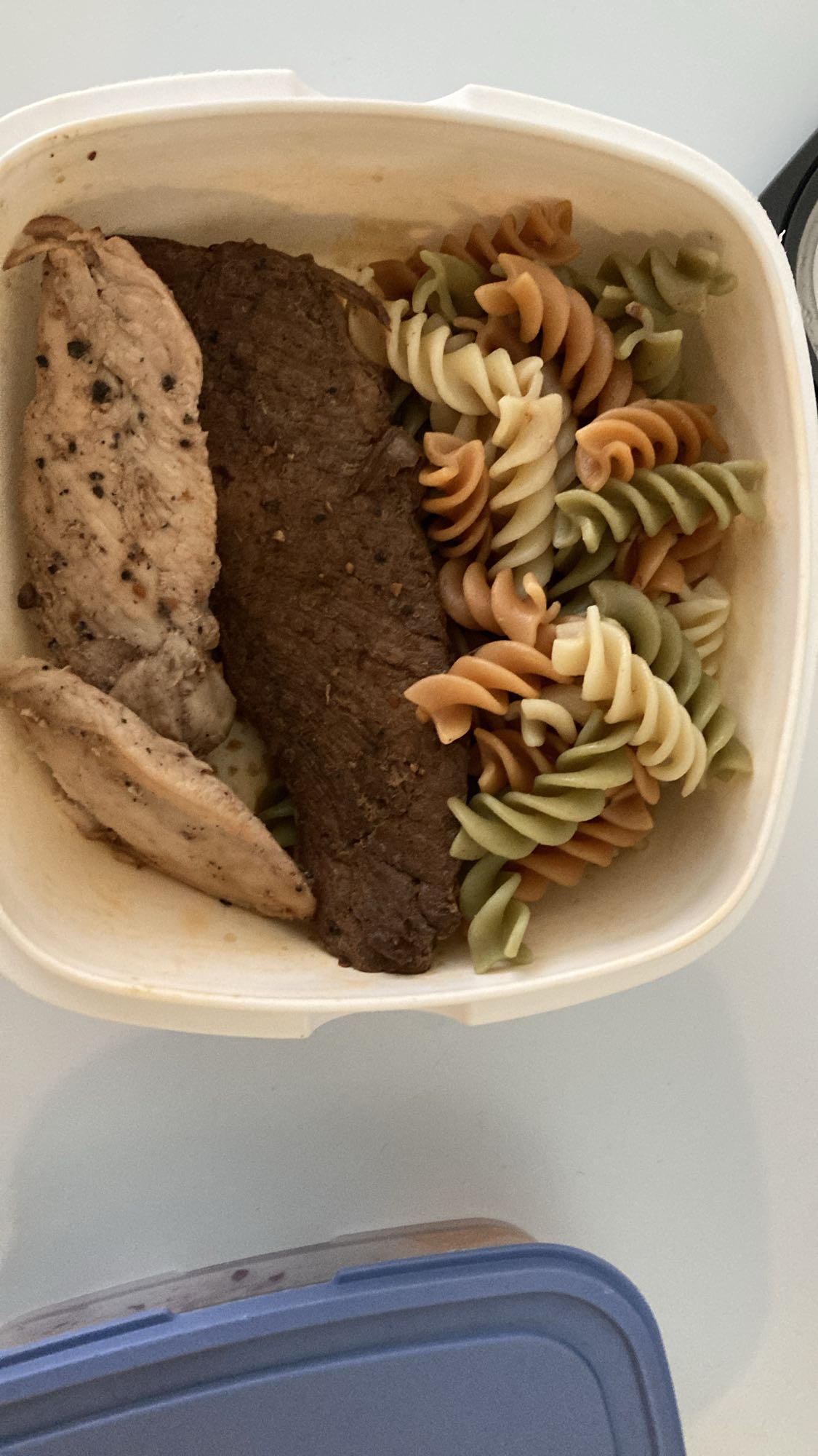 Kyckling, biff och pasta