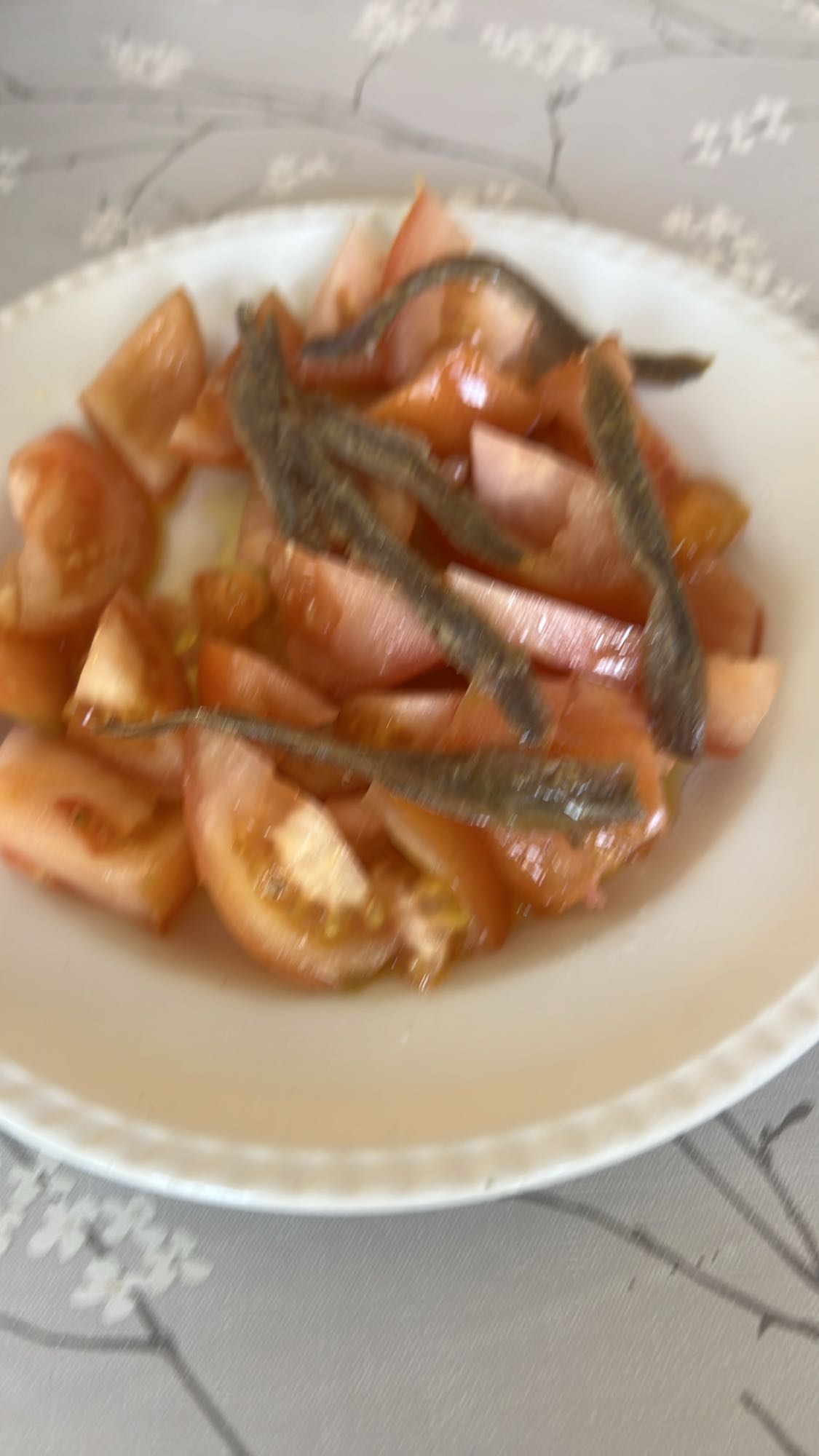 Ensalada de tomate y anchoas
