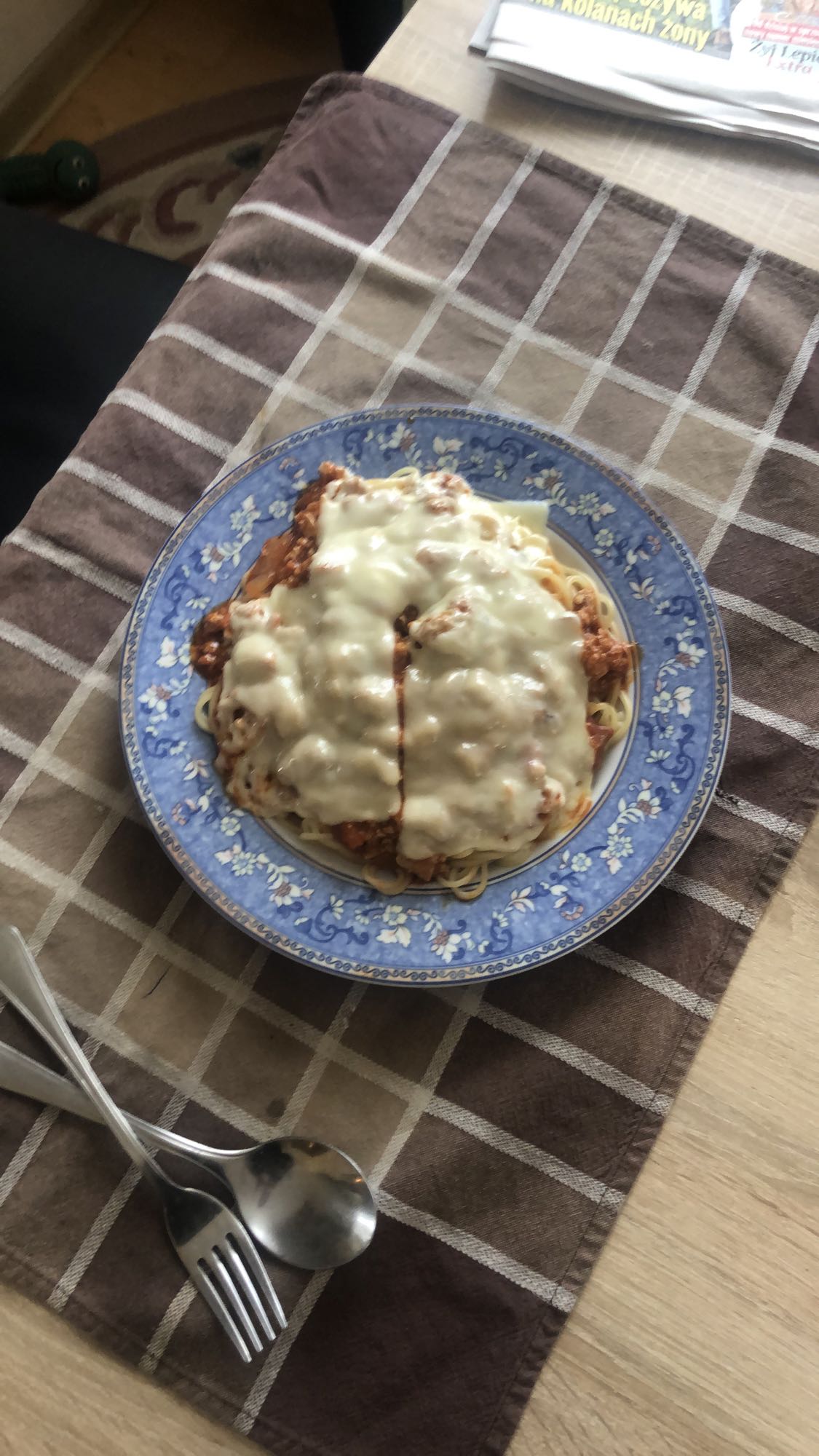 makaron z mięsem i serem