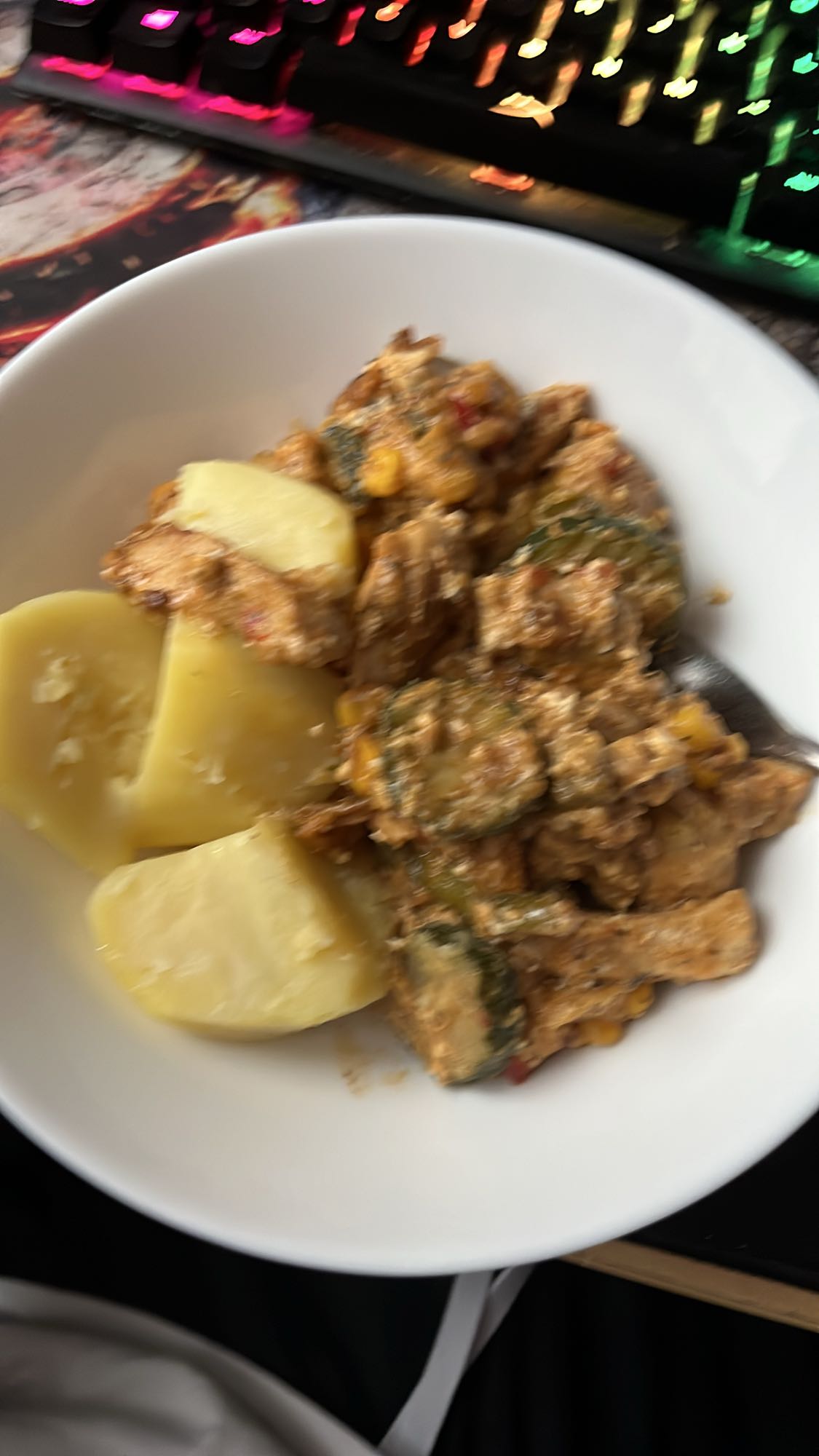 Kurczak z warzywami i ziemniakami