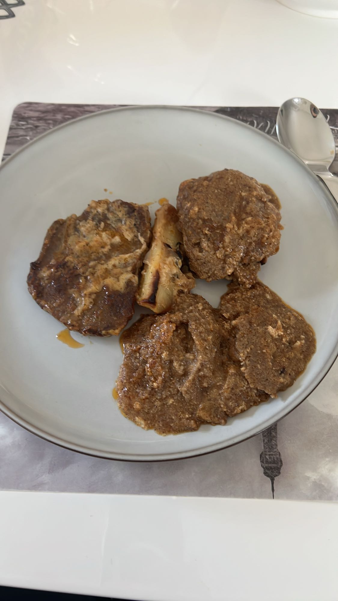 Kött med jordnötssås