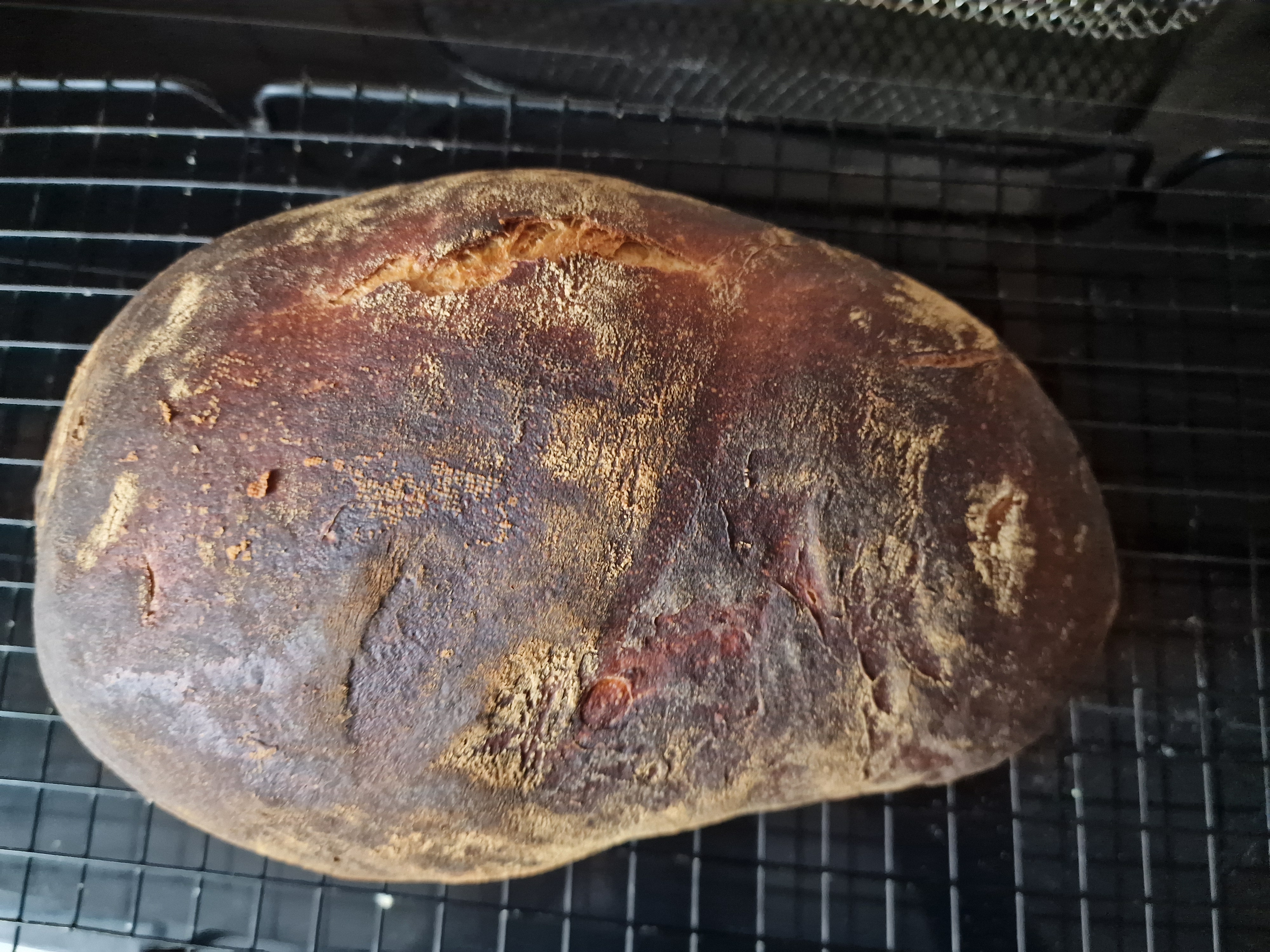 Hausgemachtes Sauerteigbrot
