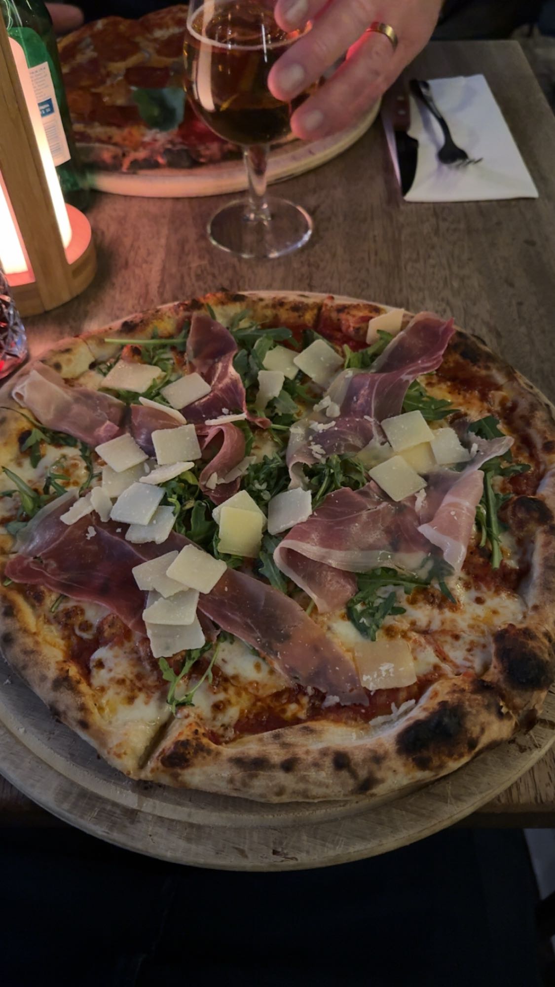 Pizza med parmaskinka