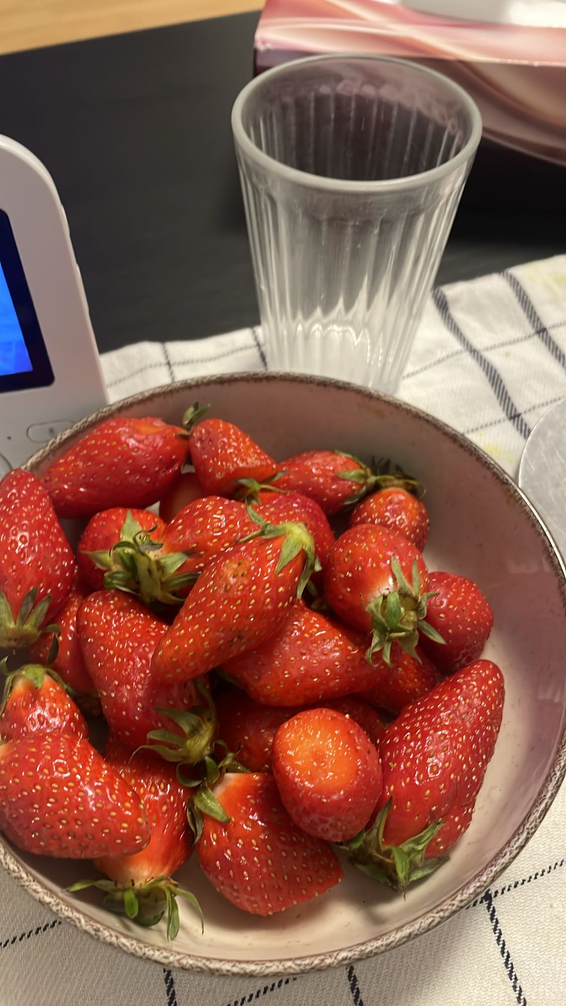 Bol de fraises fraîches