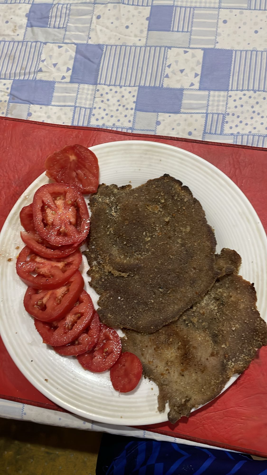 Milanesa con tomate