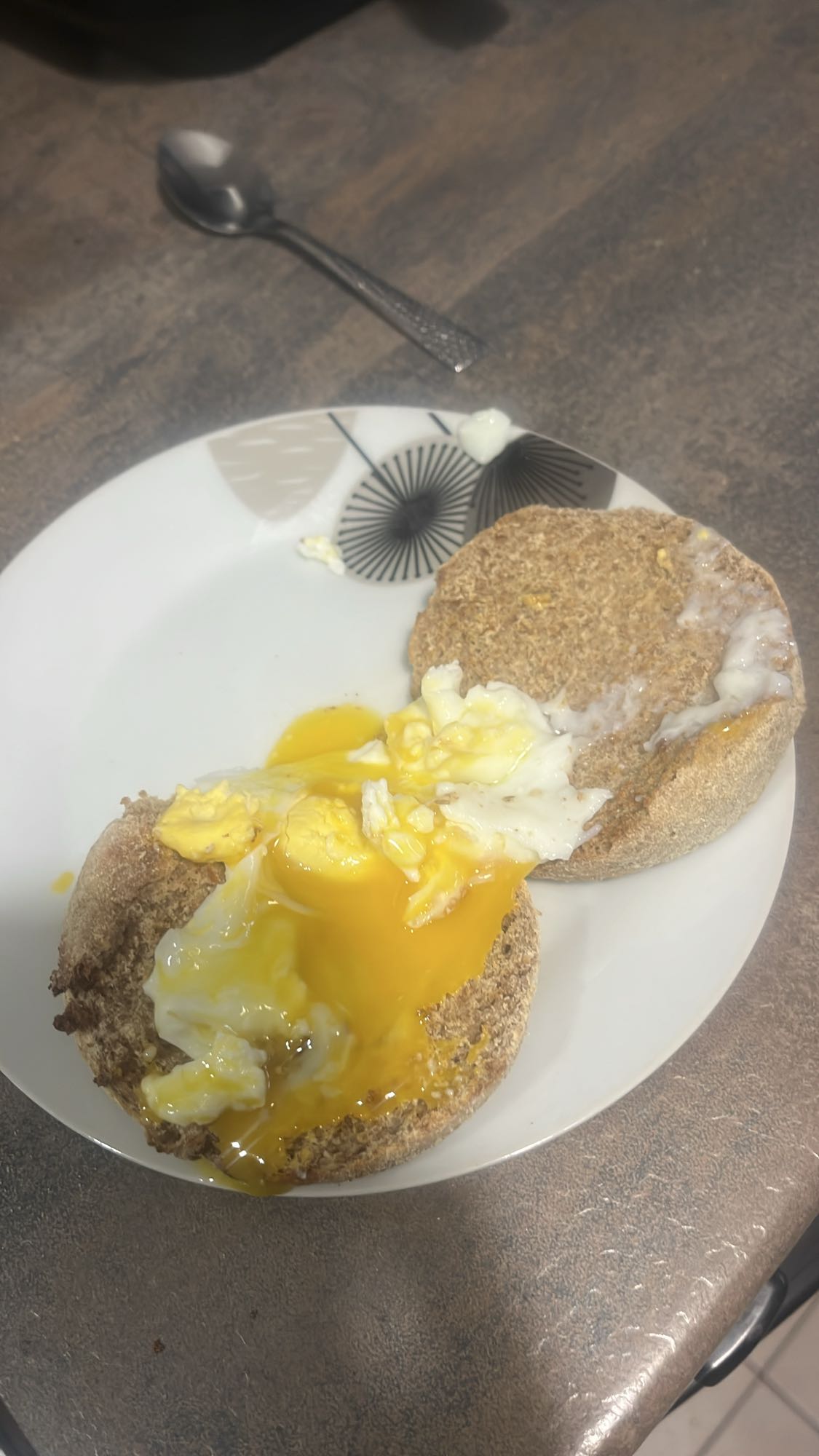 Œuf sur muffin complet