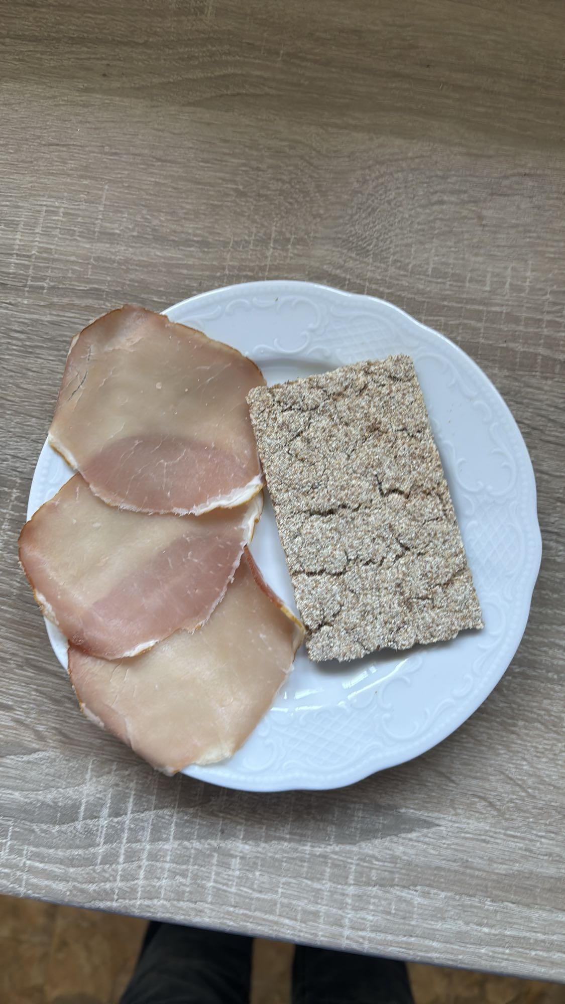 Knäckebrot mit Schinken