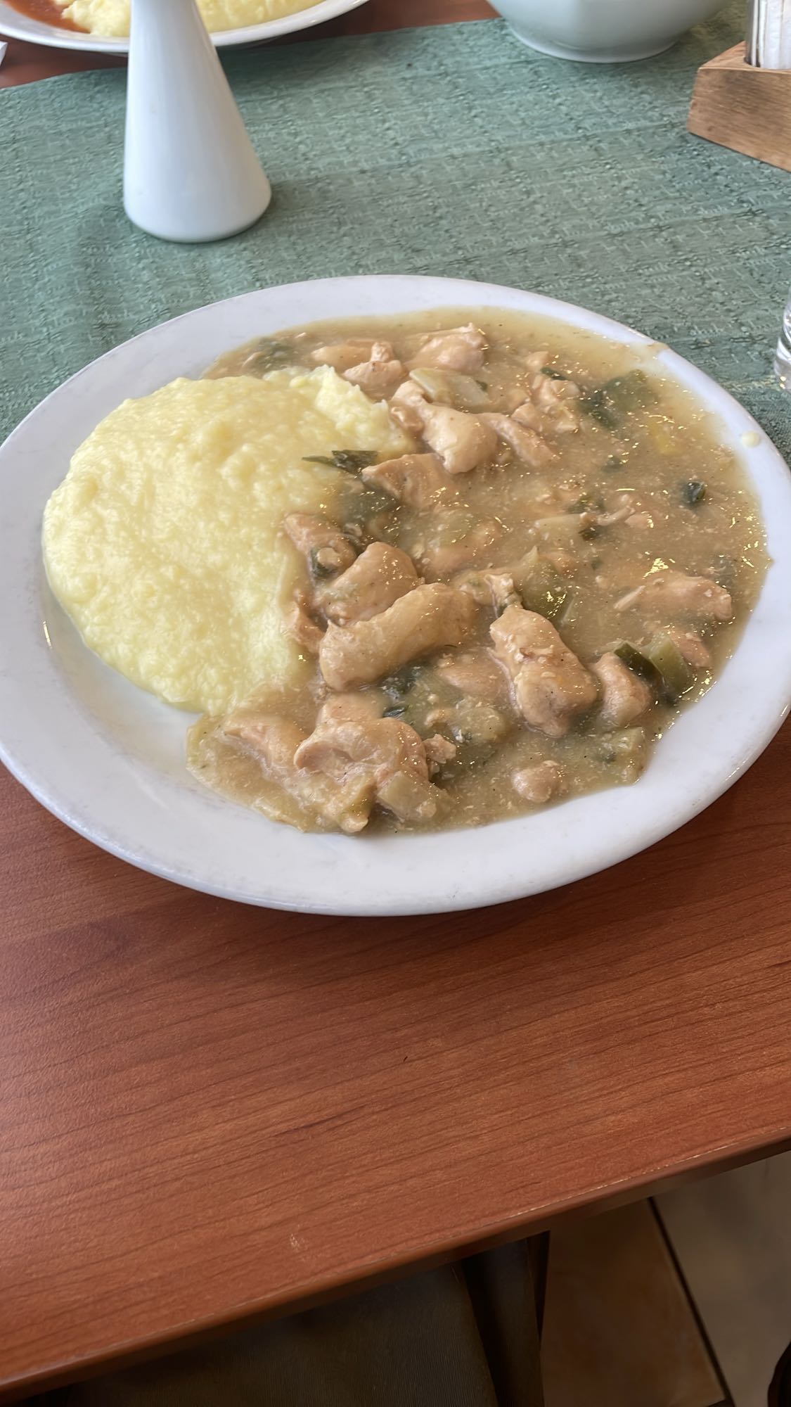 Piščanec z omako in pire