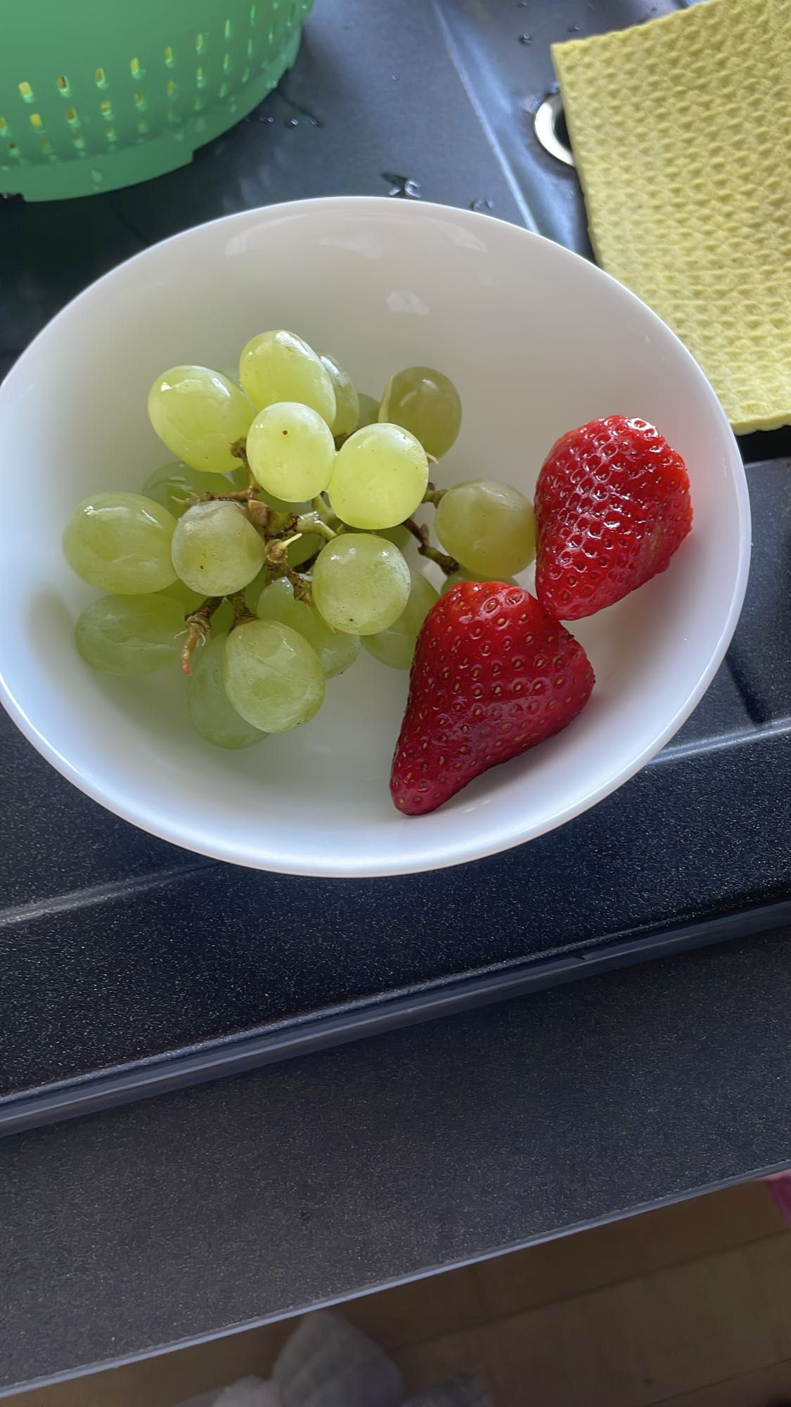 Фрукты в миске