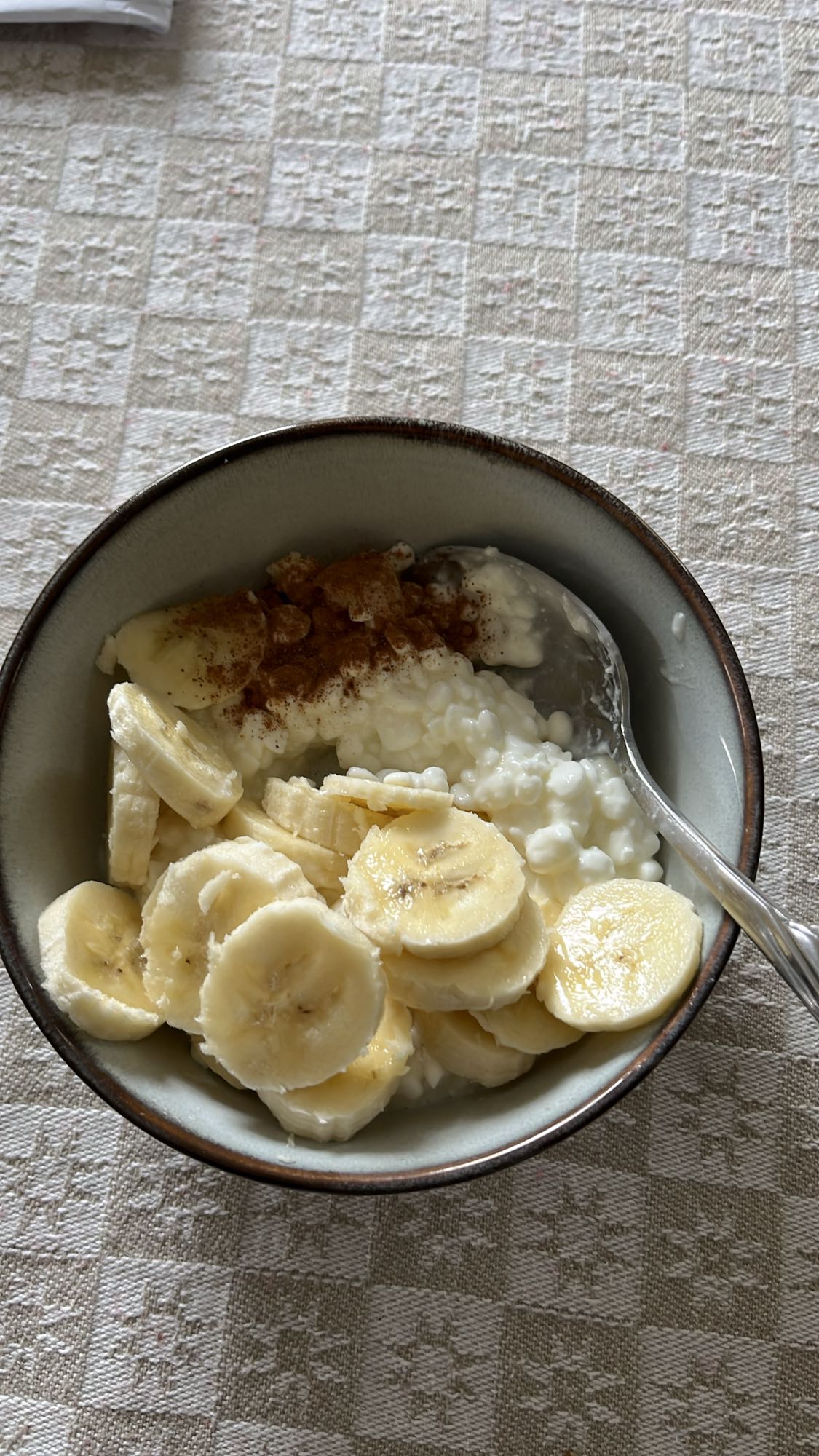 Banan och keso-skål