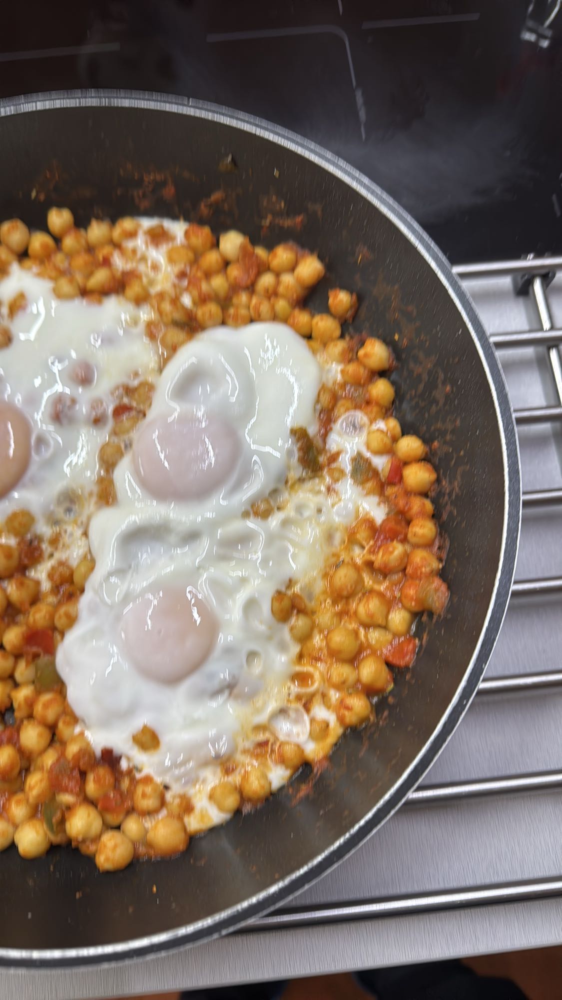 Garbanzos con huevos