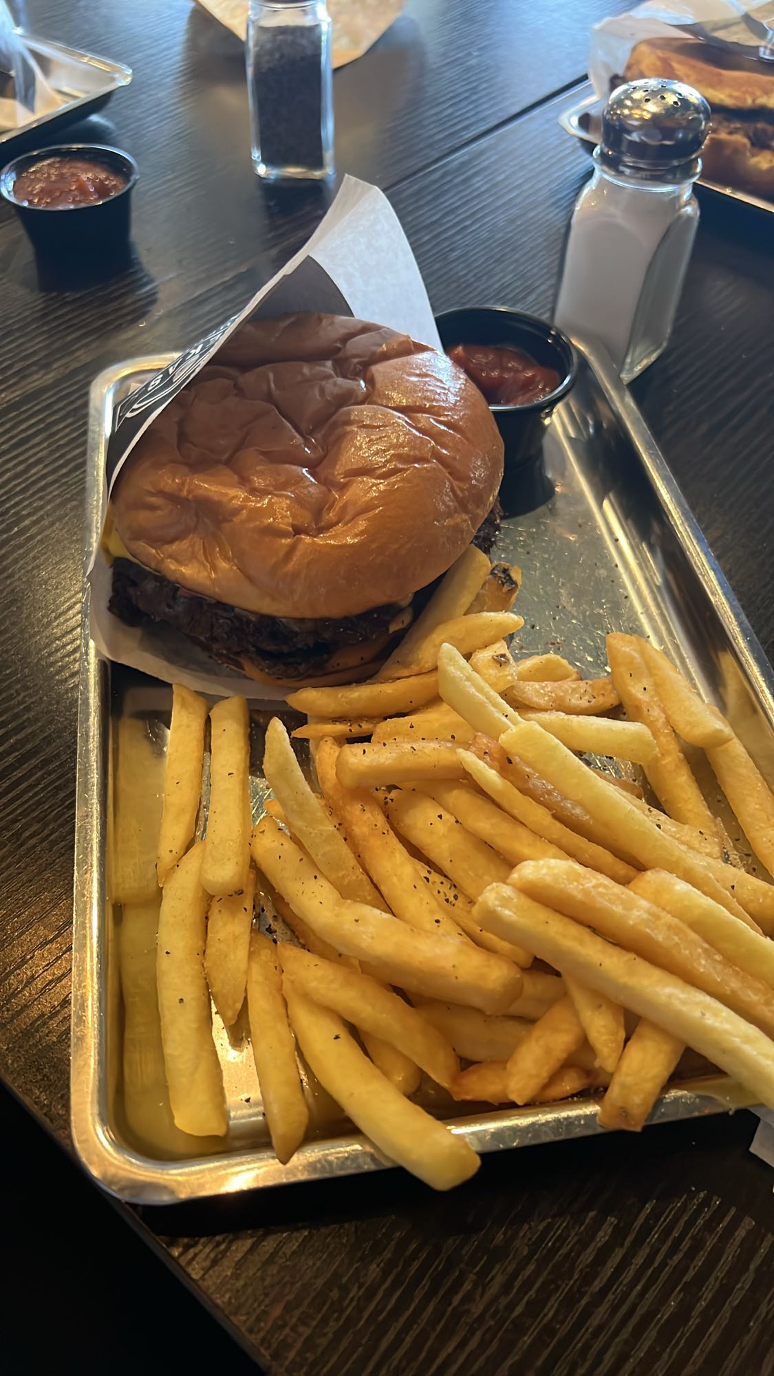 Hamburgare med pommes