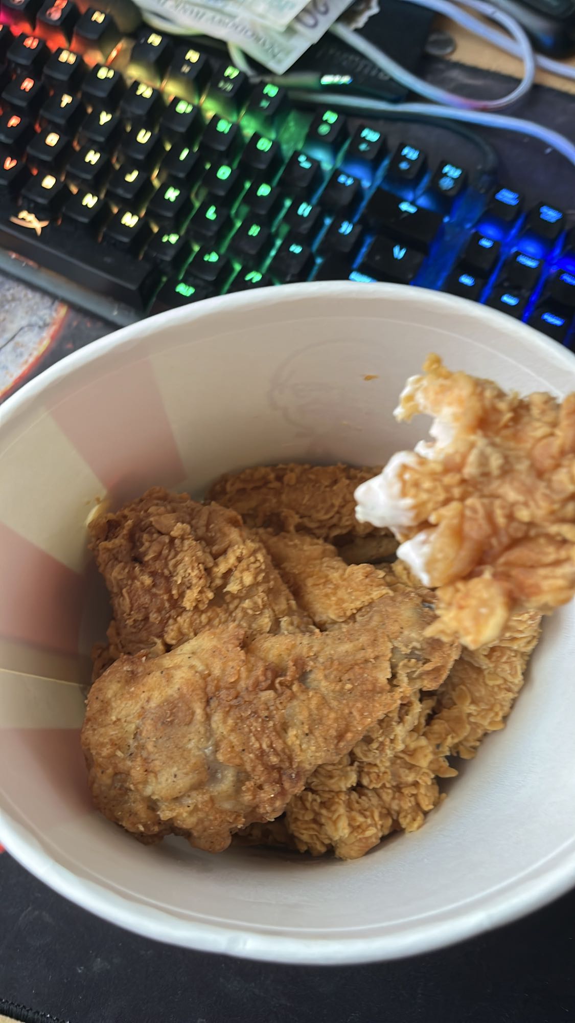 kurczak smażony kubełek