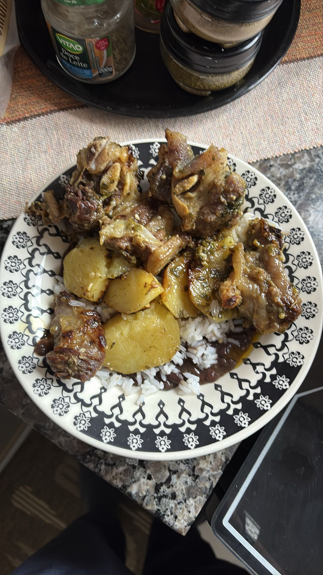 Carne com batata e arroz