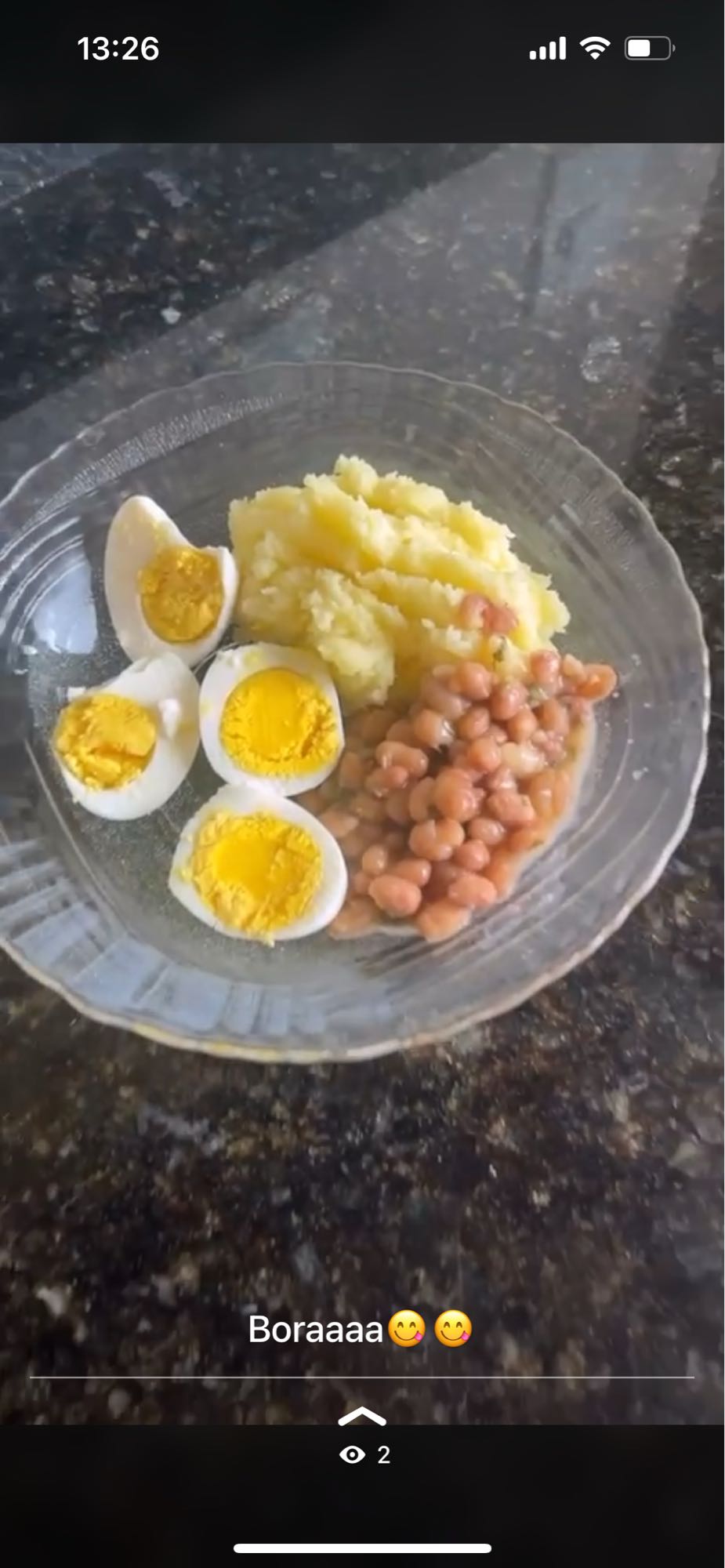 Ovos, feijão e purê