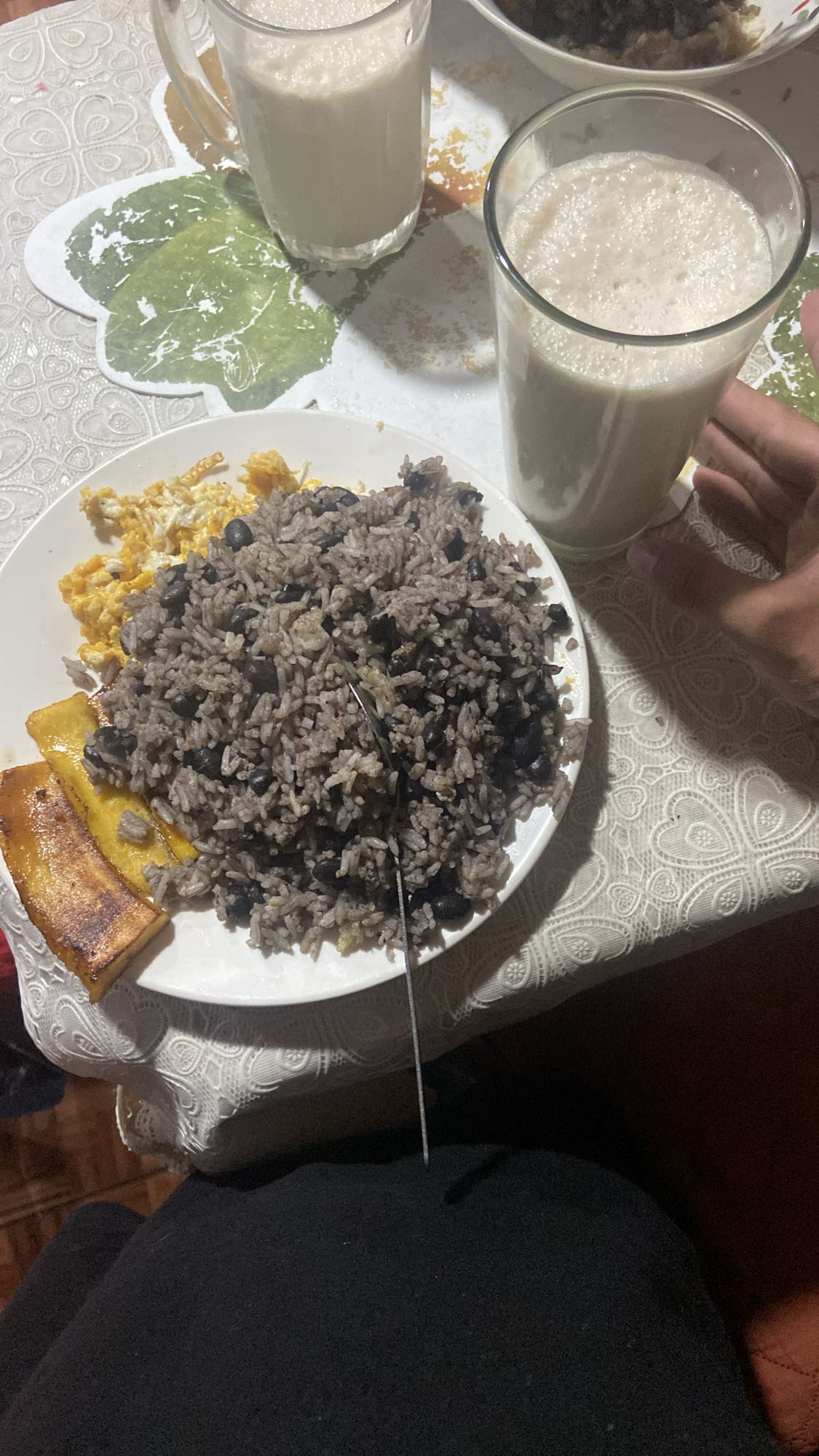 Gallo pinto con plátano