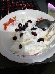 Cottage Cheese with Raisins