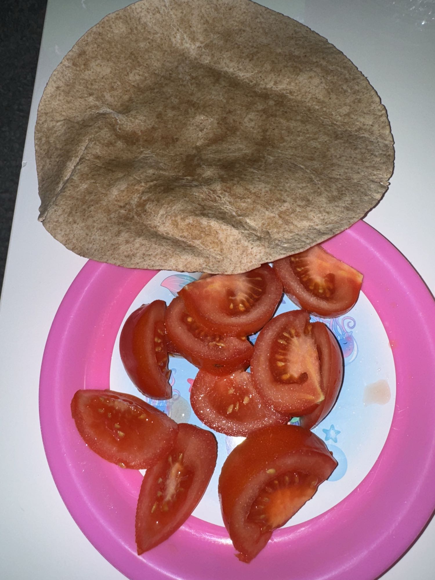 Vollkornwrap mit Tomaten