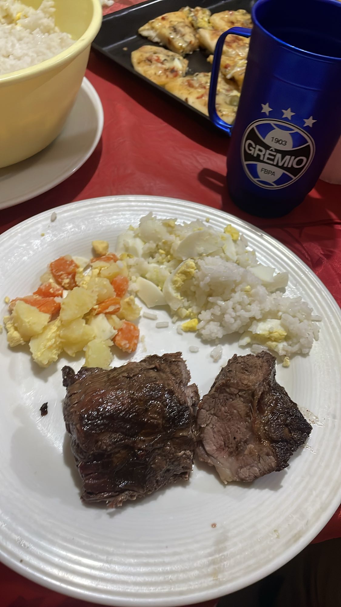 Almuerzo con carne asada